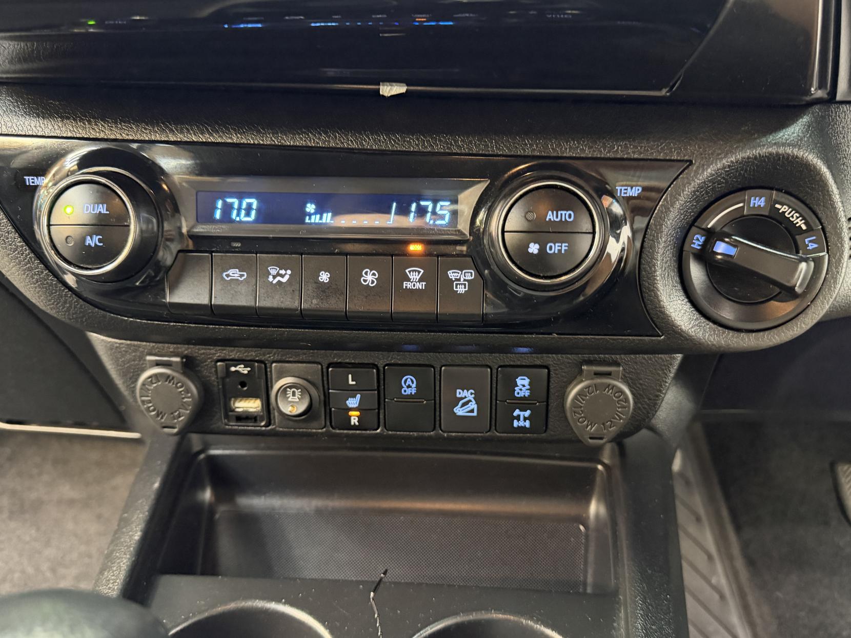2023 Toyota Hilux 2.4 D-4D Invincible Pickup Double Cab 4dr Diesel Auto 4WD Euro 6 (s/s) (150 ps) - Thumbnail 15