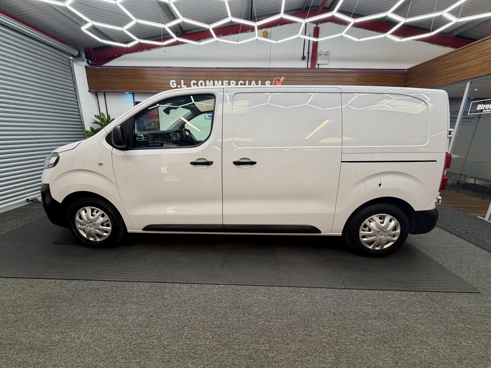 Vauxhall Vivaro 1.5 Turbo D 2700 Dynamic Panel Van 6dr Diesel Manual L1 H1 Euro 6 (s/s) (120 ps)