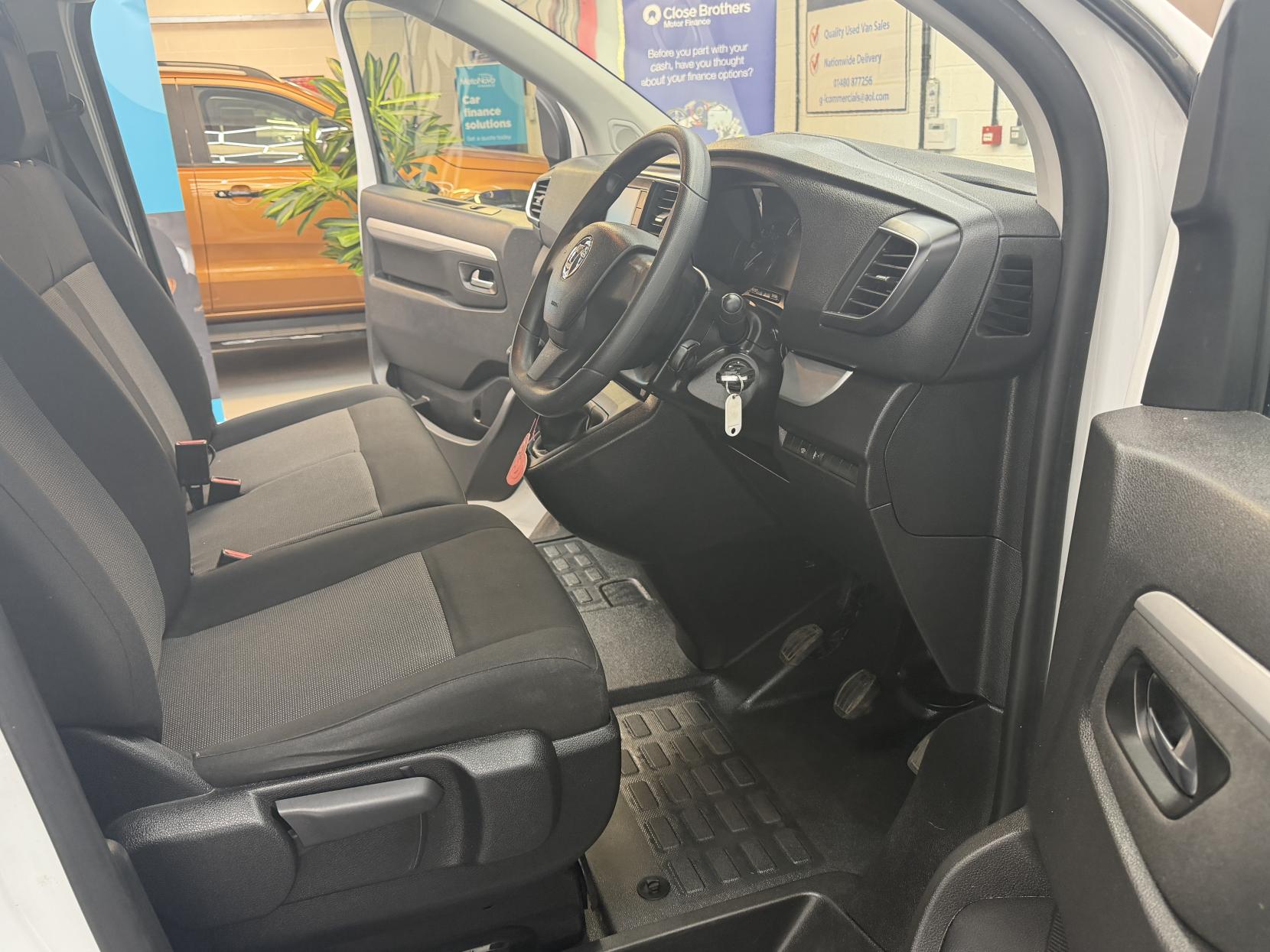 Vauxhall Vivaro 1.5 Turbo D 2700 Dynamic Panel Van 6dr Diesel Manual L1 H1 Euro 6 (s/s) (120 ps)