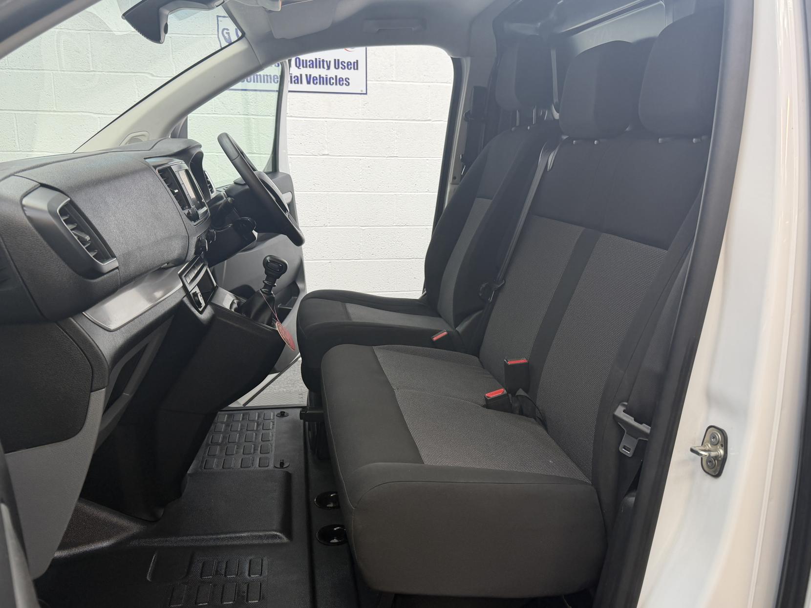 Vauxhall Vivaro 1.5 Turbo D 2700 Dynamic Panel Van 6dr Diesel Manual L1 H1 Euro 6 (s/s) (120 ps)