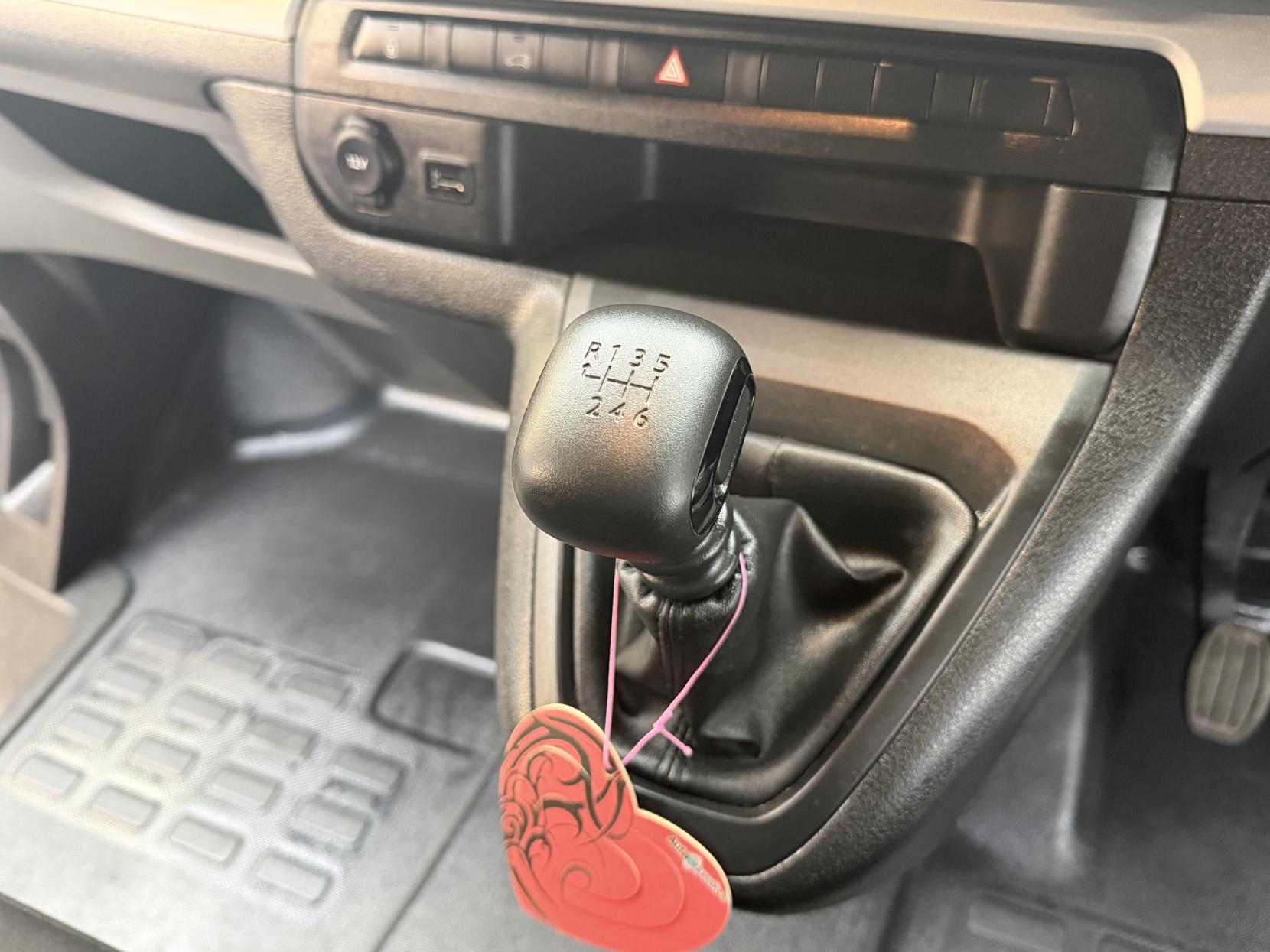 Vauxhall Vivaro 1.5 Turbo D 2700 Dynamic Panel Van 6dr Diesel Manual L1 H1 Euro 6 (s/s) (120 ps)