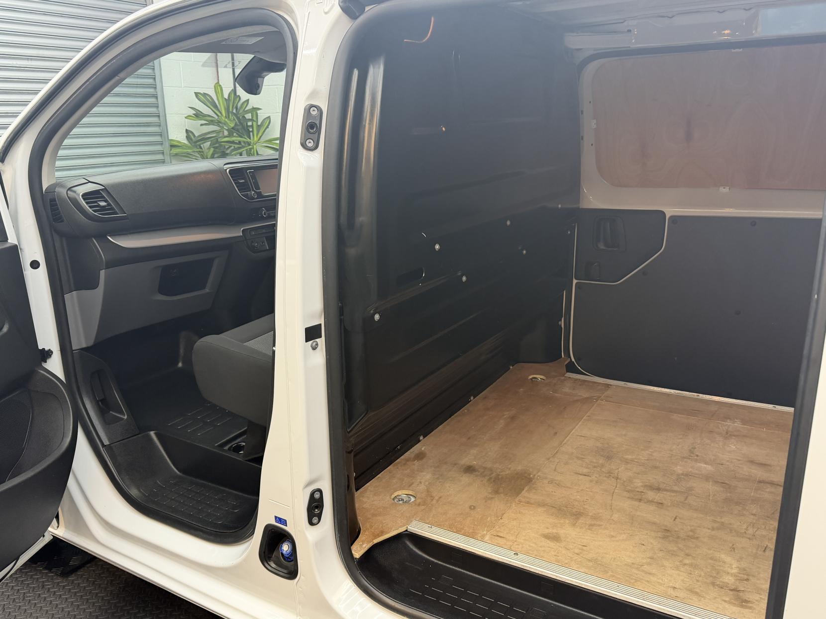 Vauxhall Vivaro 1.5 Turbo D 2700 Dynamic Panel Van 6dr Diesel Manual L1 H1 Euro 6 (s/s) (120 ps)