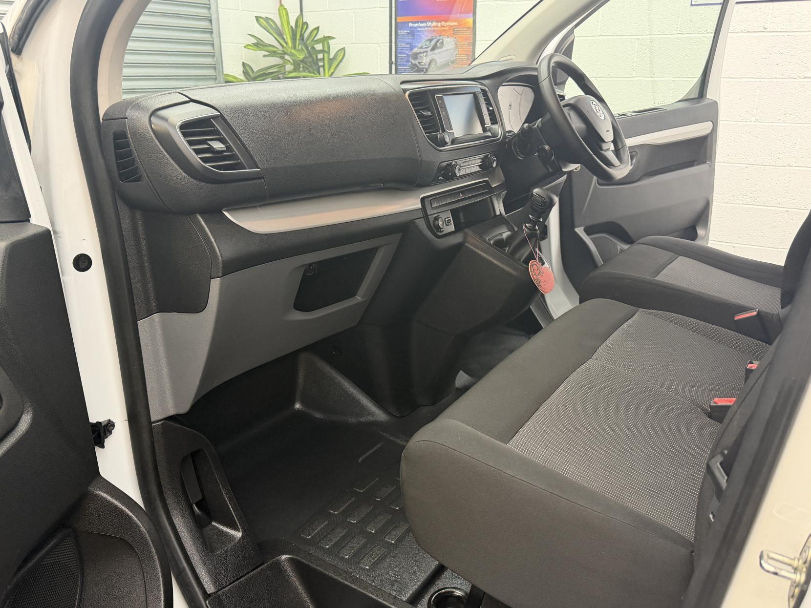 Vauxhall Vivaro 1.5 Turbo D 2700 Dynamic Panel Van 6dr Diesel Manual L1 H1 Euro 6 (s/s) (120 ps)