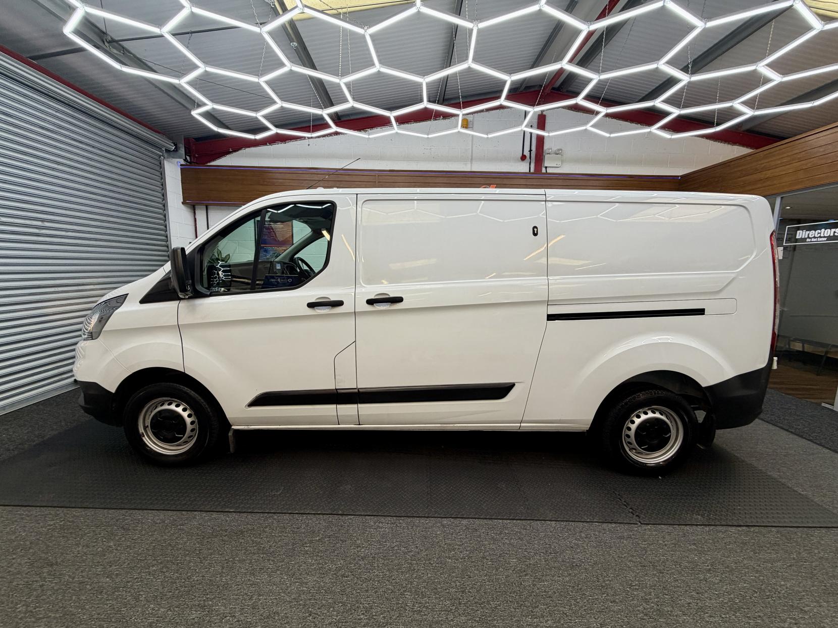 2023 Ford Transit Custom 2.0 300 EcoBlue Leader Panel Van 5dr Diesel Manual L2 H1 Euro 6 (s/s) (130 ps) - Thumbnail 2
