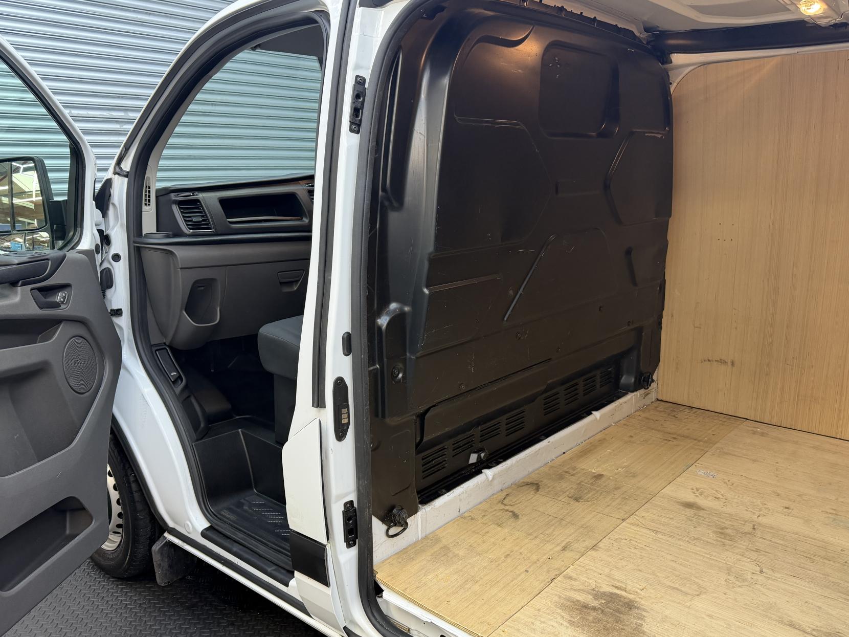2023 Ford Transit Custom 2.0 300 EcoBlue Leader Panel Van 5dr Diesel Manual L2 H1 Euro 6 (s/s) (130 ps) - Thumbnail 17