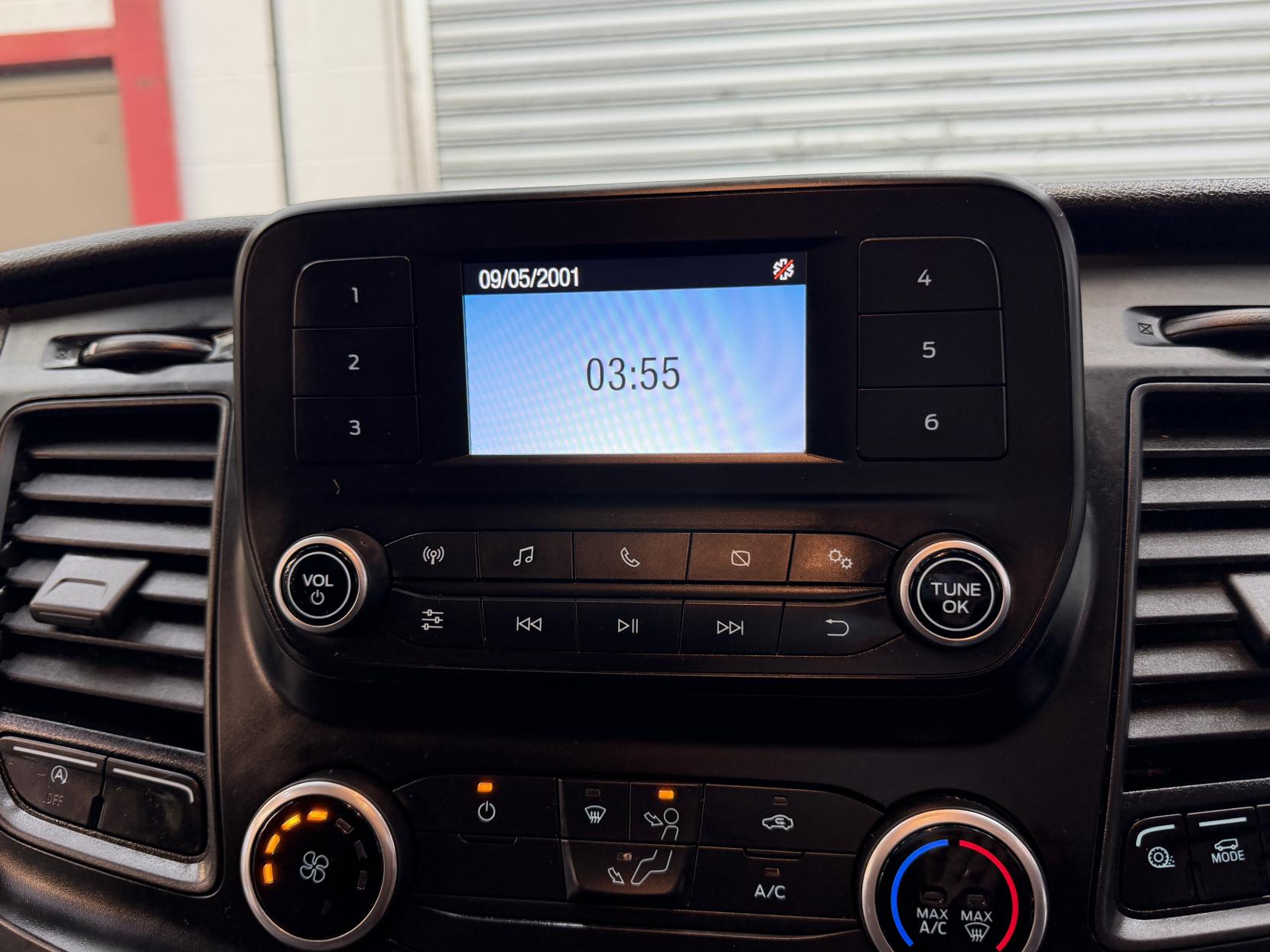 2023 Ford Transit Custom 2.0 300 EcoBlue Leader Panel Van 5dr Diesel Manual L2 H1 Euro 6 (s/s) (130 ps) - Thumbnail 15