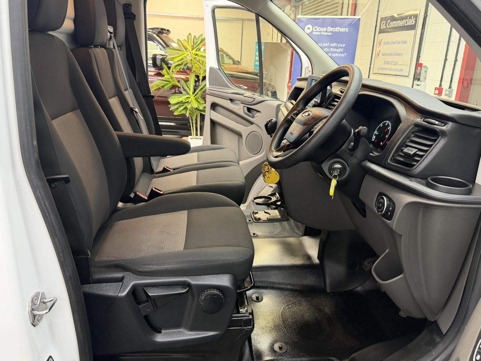 2023 Ford Transit Custom 2.0 300 EcoBlue Leader Panel Van 5dr Diesel Manual L2 H1 Euro 6 (s/s) (130 ps) - Thumbnail 9