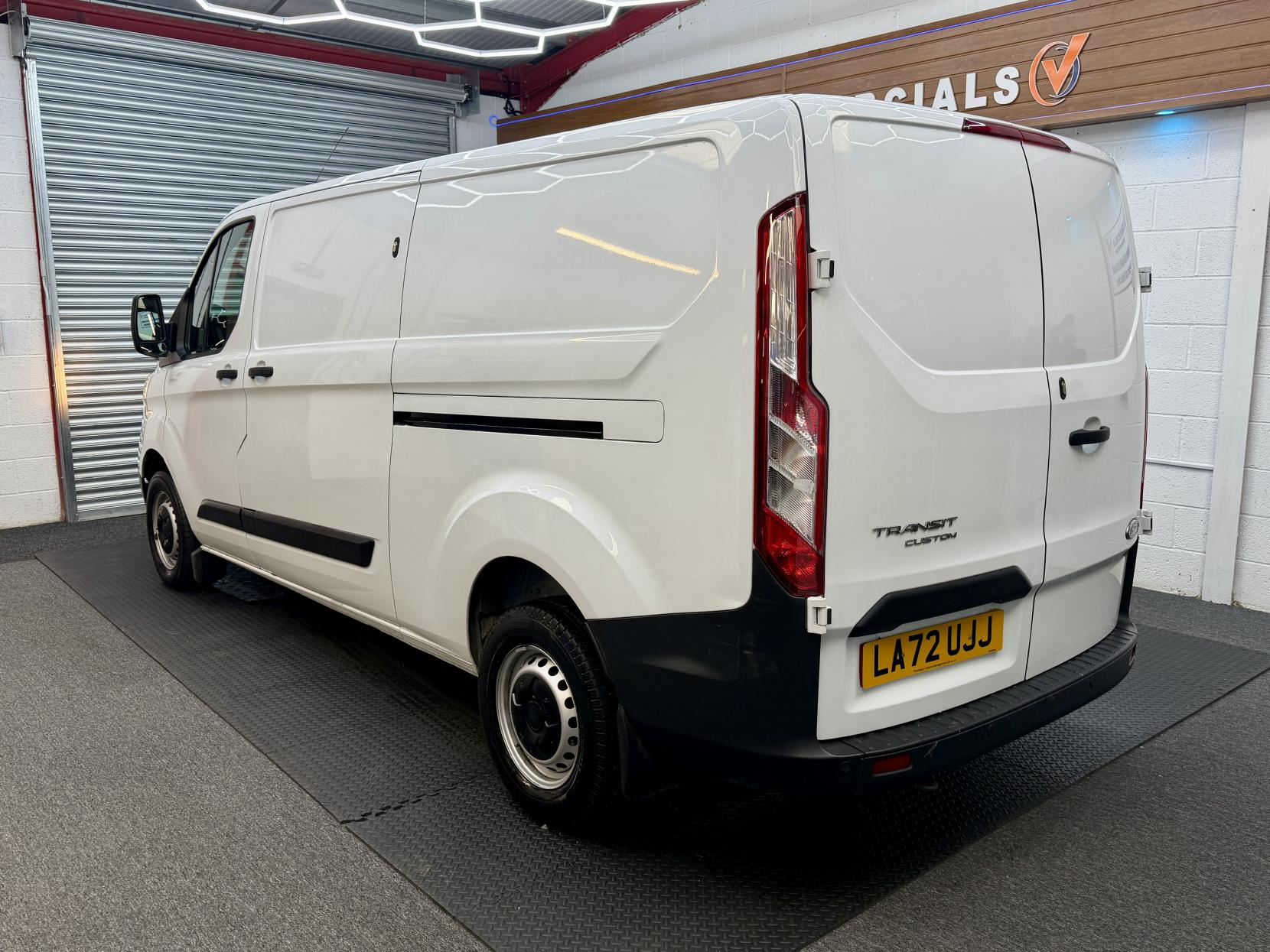 2023 Ford Transit Custom 2.0 300 EcoBlue Leader Panel Van 5dr Diesel Manual L2 H1 Euro 6 (s/s) (130 ps) - Thumbnail 4