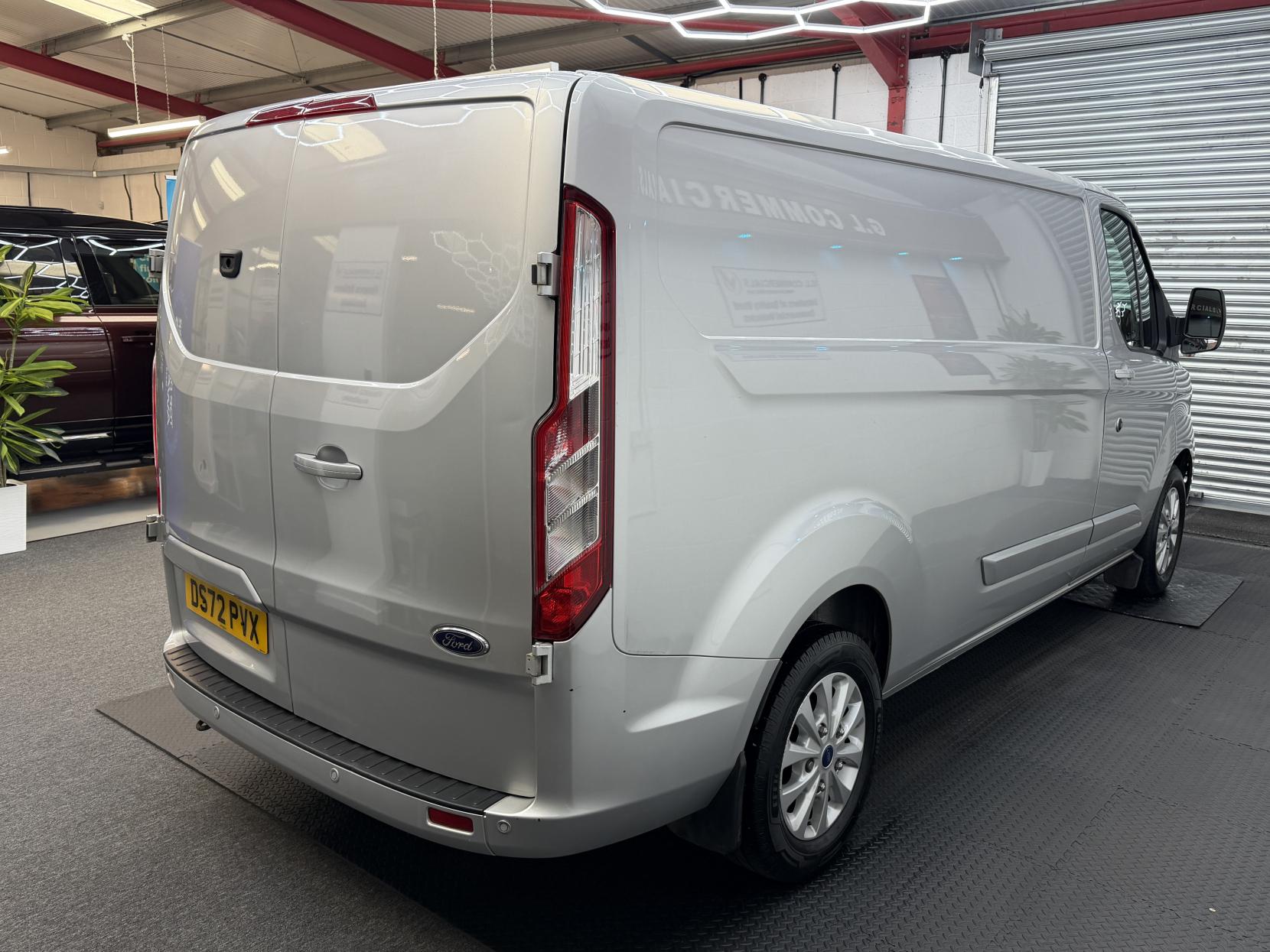 2022 Ford Transit Custom 2.0 300 EcoBlue Limited Panel Van 5dr Diesel Auto L2 H1 Euro 6 (130 ps) - Thumbnail 5