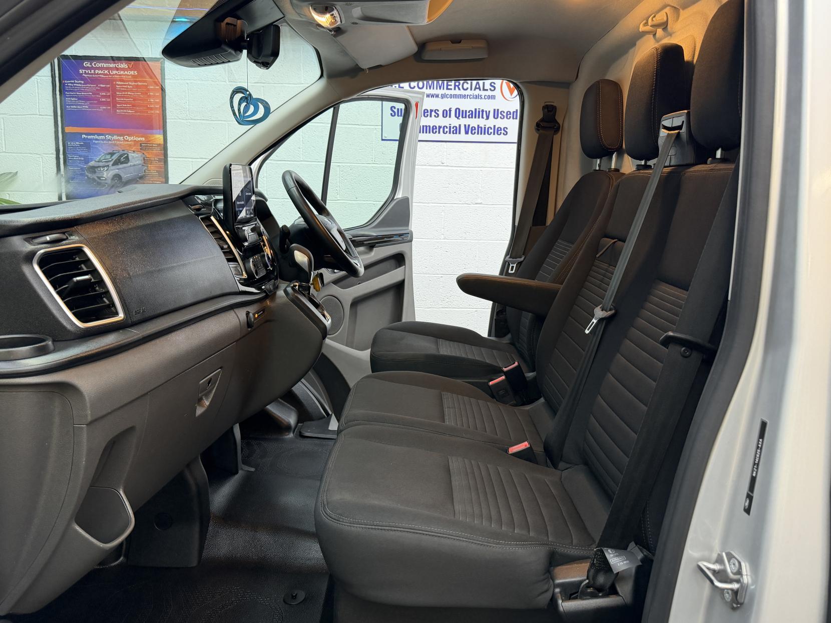 2022 Ford Transit Custom 2.0 300 EcoBlue Limited Panel Van 5dr Diesel Auto L2 H1 Euro 6 (130 ps) - Thumbnail 10