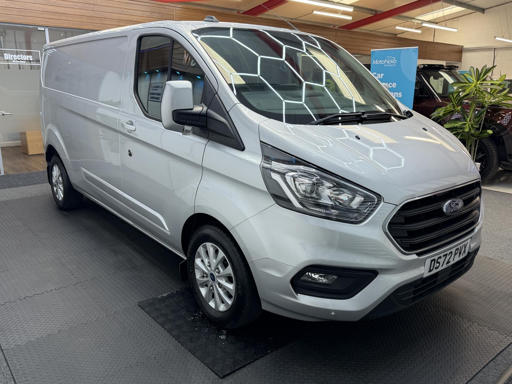 2022 Ford Transit Custom 2.0 300 EcoBlue Limited Panel Van 5dr Diesel Auto L2 H1 Euro 6 (130 ps) - Thumbnail 6