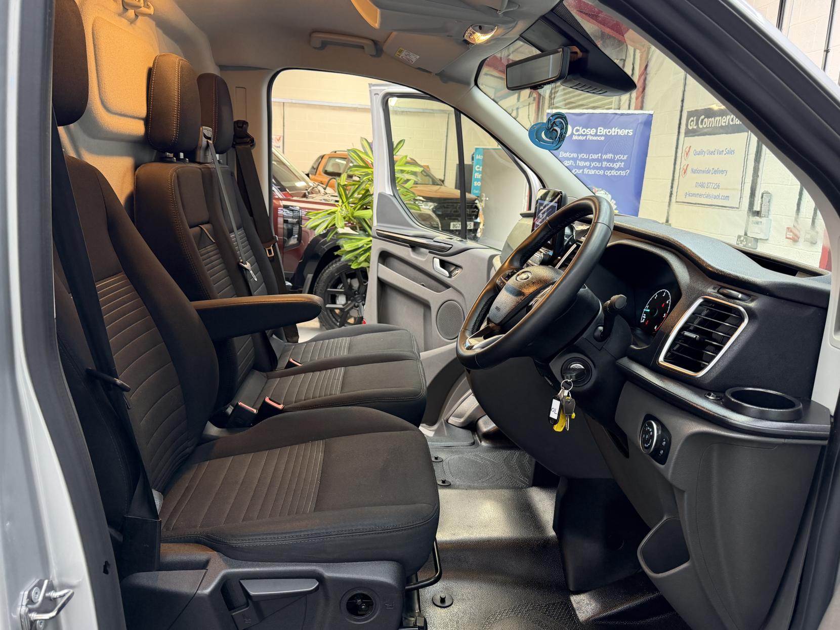 2022 Ford Transit Custom 2.0 300 EcoBlue Limited Panel Van 5dr Diesel Auto L2 H1 Euro 6 (130 ps) - Thumbnail 9