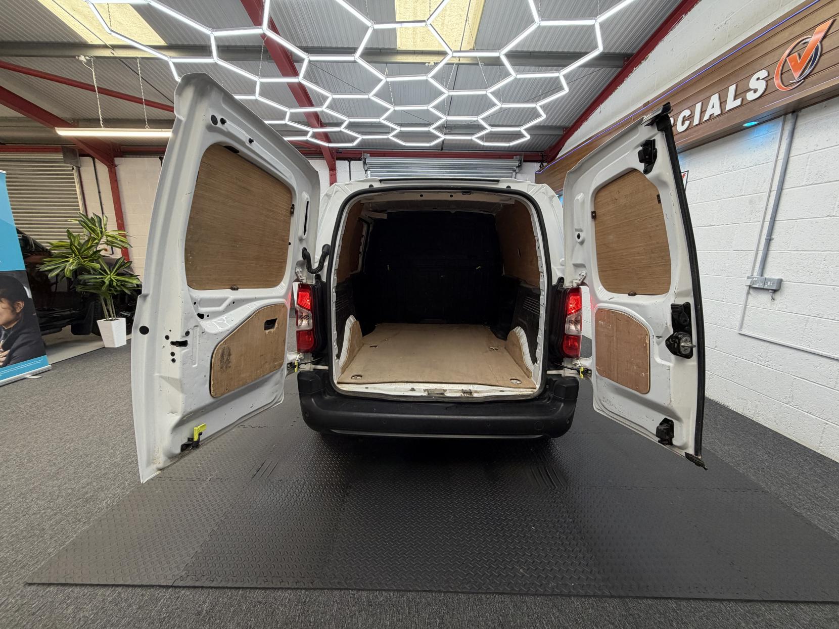 2021 Citroen Berlingo 1.5 BlueHDi 650 Enterprise M Pro Panel Van 5dr Diesel Manual SWB Euro 6 (75 ps) - Thumbnail 15