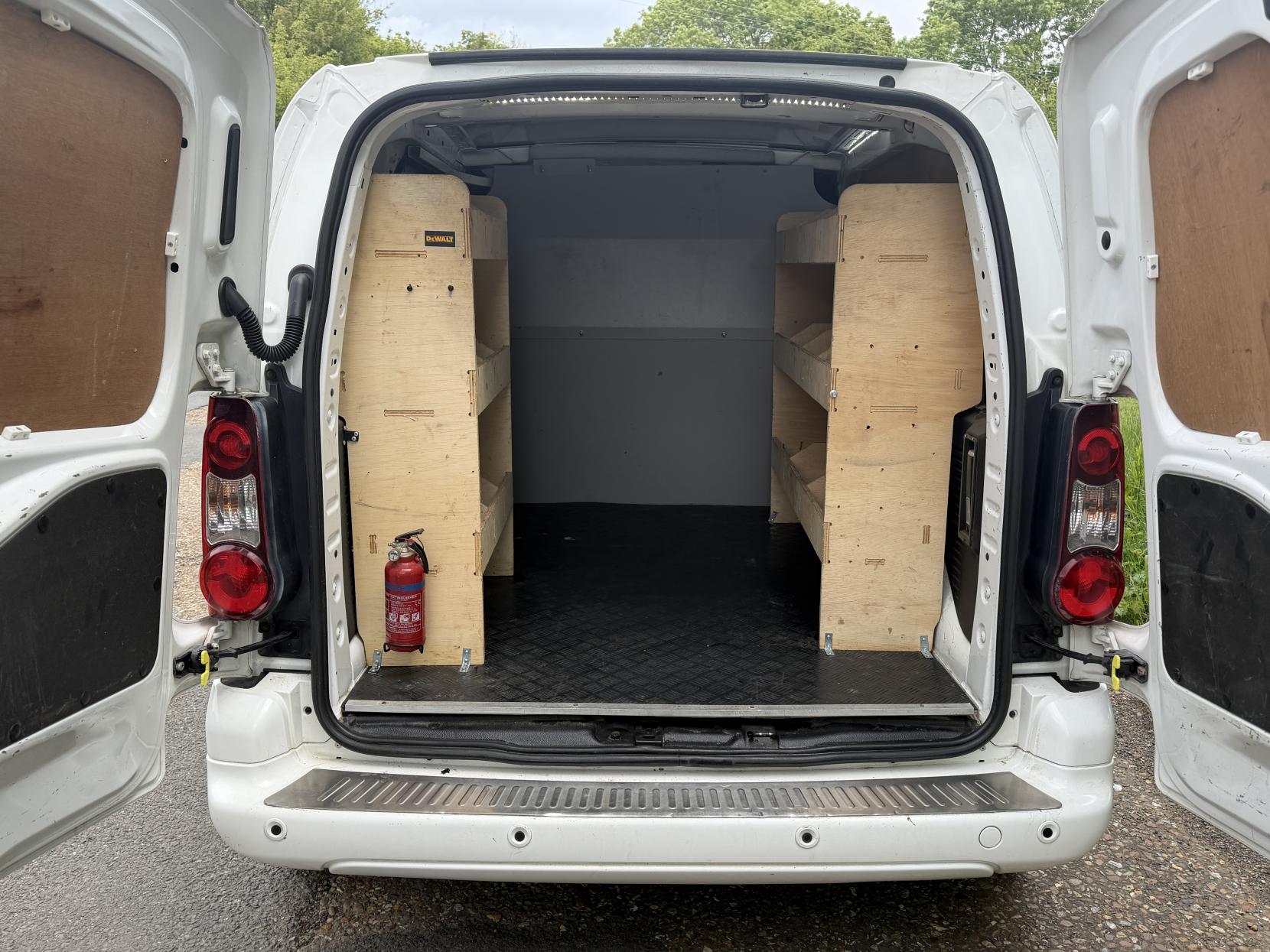 2014 Citroen Berlingo 1.6 HDi 625 Enterprise Panel Van 5dr Diesel Manual L1 (Euro 5) (133 g/km, 75 bhp) - Thumbnail 11