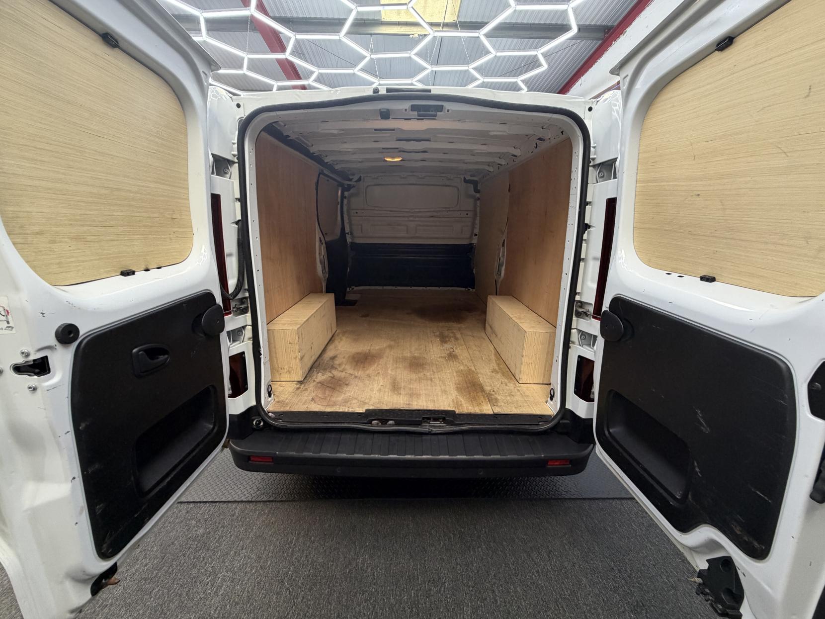 2023 Renault Trafic 2.0 dCi Blue LL30 Advance Panel Van 5dr Diesel Manual L2 H1 Euro 6 (s/s) (130 ps) - Thumbnail 8