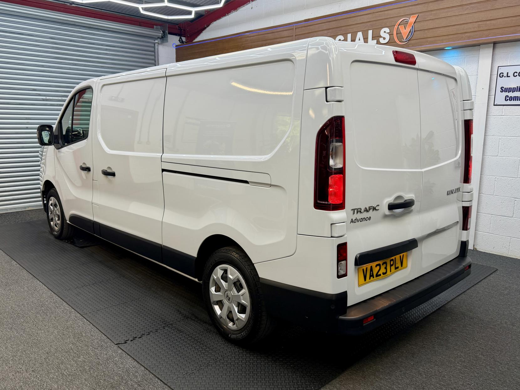2023 Renault Trafic 2.0 dCi Blue LL30 Advance Panel Van 5dr Diesel Manual L2 H1 Euro 6 (s/s) (130 ps) - Thumbnail 4