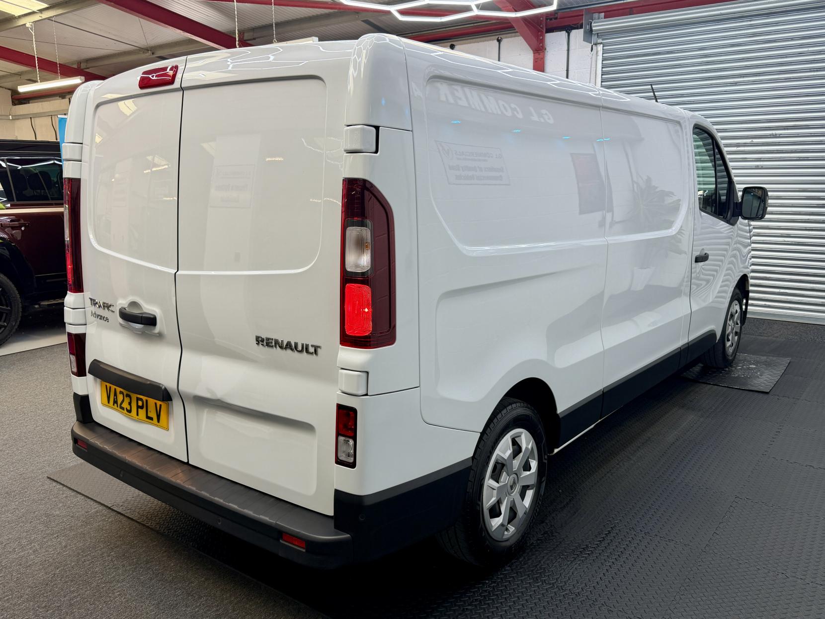 2023 Renault Trafic 2.0 dCi Blue LL30 Advance Panel Van 5dr Diesel Manual L2 H1 Euro 6 (s/s) (130 ps) - Thumbnail 5