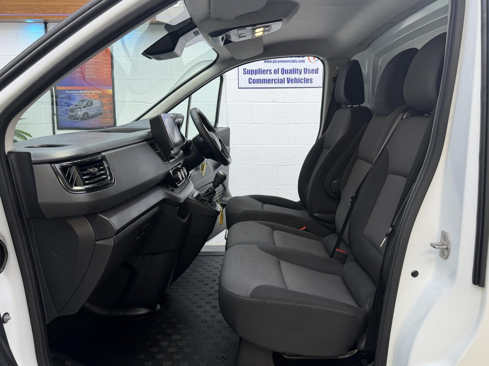 2023 Renault Trafic 2.0 dCi Blue LL30 Advance Panel Van 5dr Diesel Manual L2 H1 Euro 6 (s/s) (130 ps) - Thumbnail 10