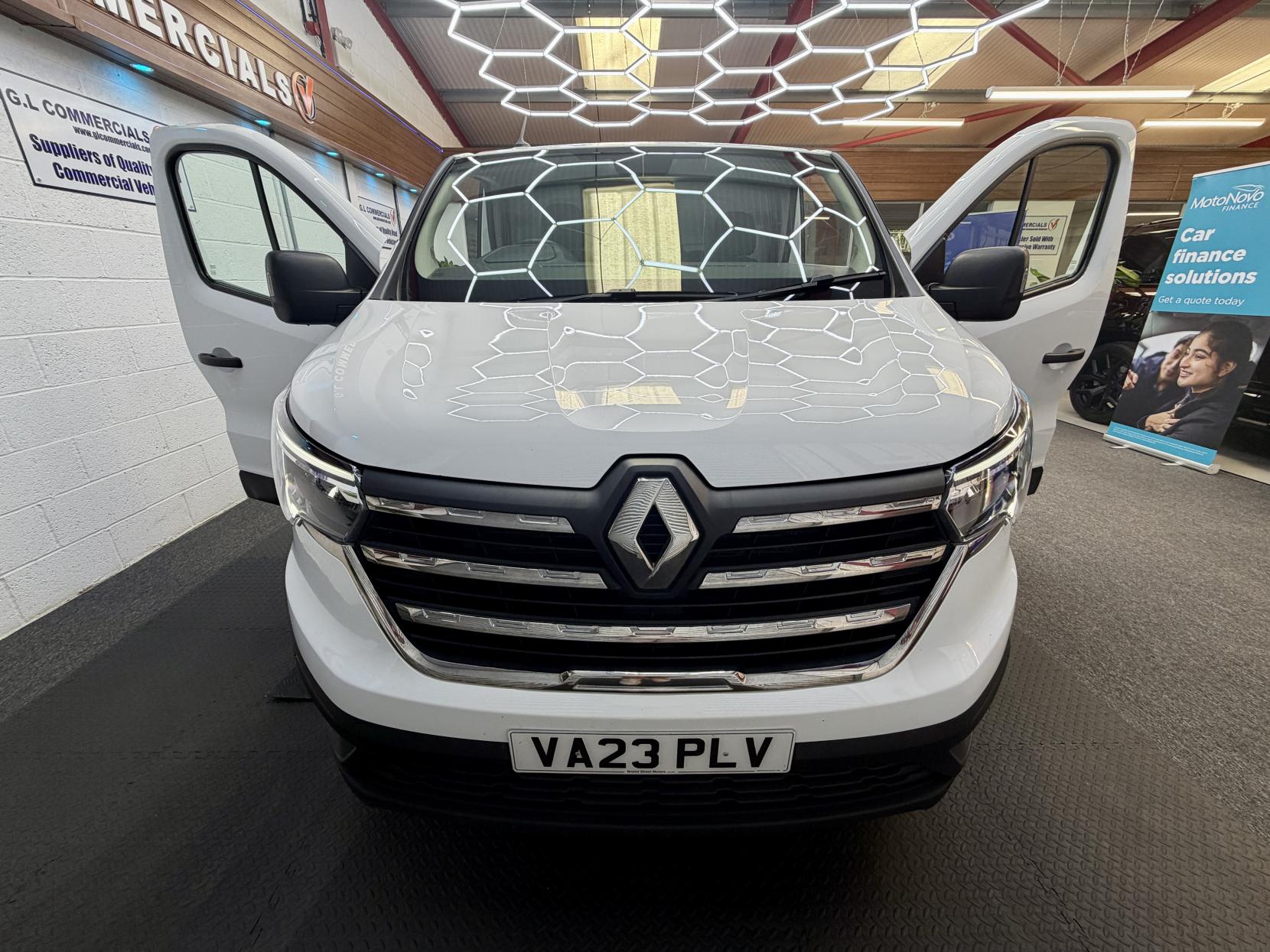 2023 Renault Trafic 2.0 dCi Blue LL30 Advance Panel Van 5dr Diesel Manual L2 H1 Euro 6 (s/s) (130 ps) - Thumbnail 3