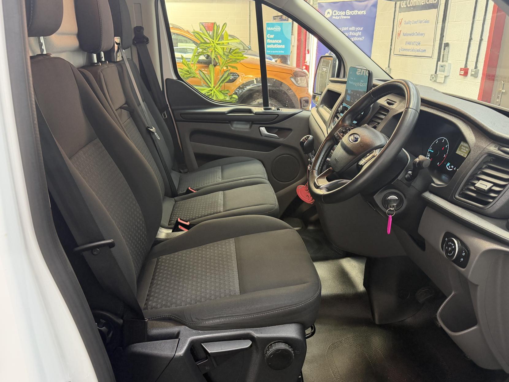 2023 Ford Transit Custom 2.0 300 EcoBlue Trend Panel Van 5dr Diesel Manual L1 H1 Euro 6 (s/s) (130 ps) - Thumbnail 9