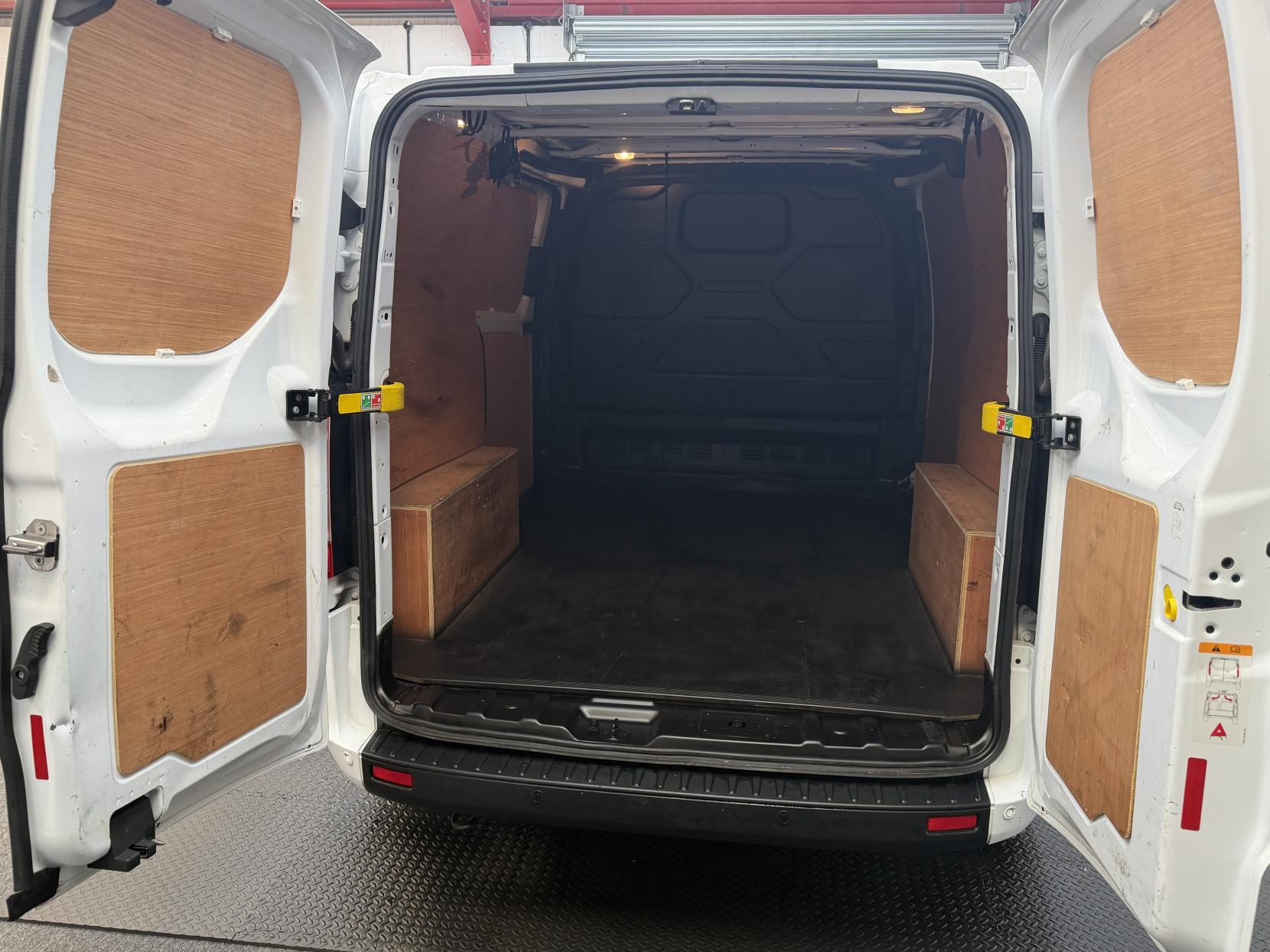 2023 Ford Transit Custom 2.0 300 EcoBlue Trend Panel Van 5dr Diesel Manual L1 H1 Euro 6 (s/s) (130 ps) - Thumbnail 15