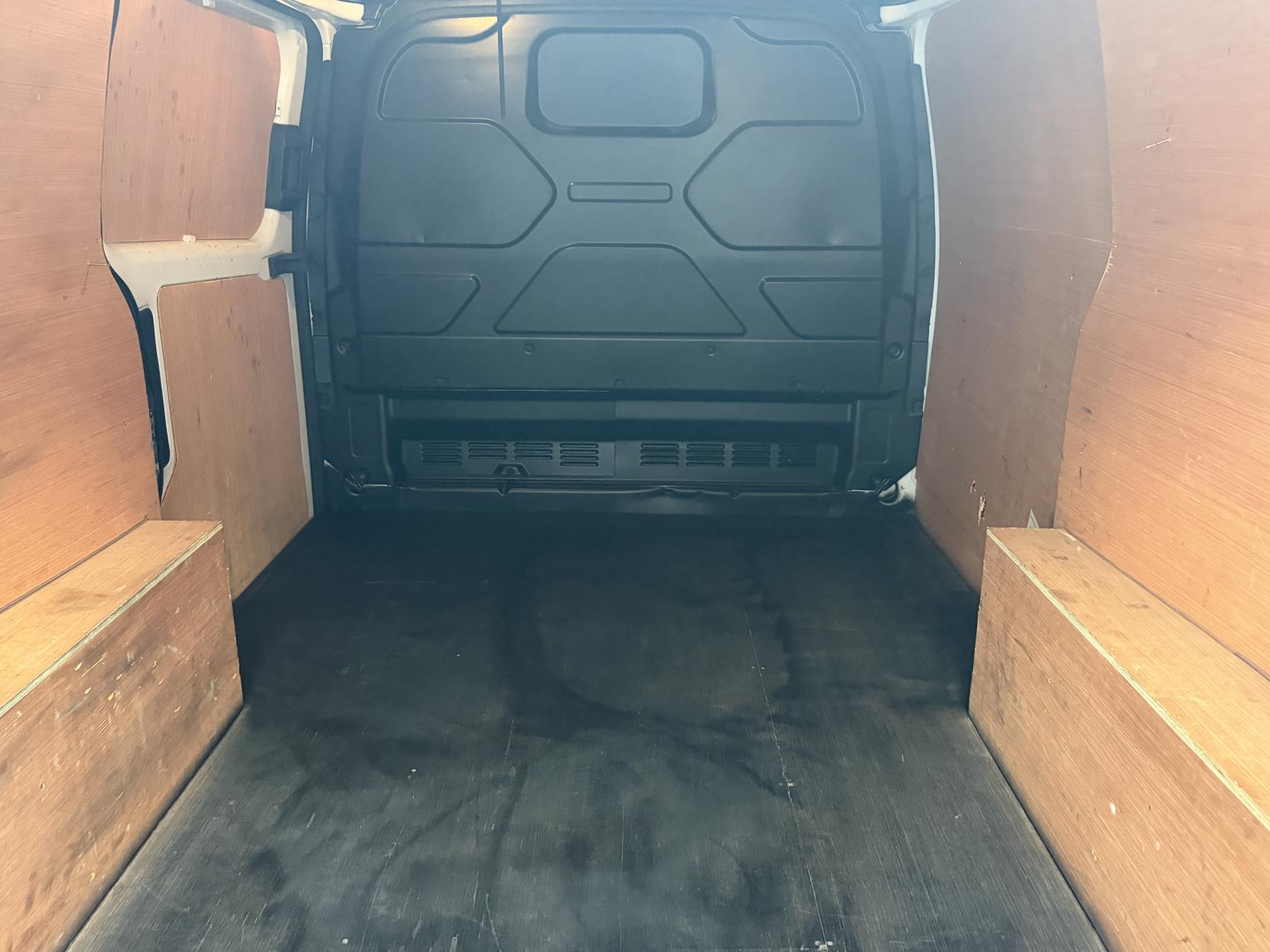 2023 Ford Transit Custom 2.0 300 EcoBlue Trend Panel Van 5dr Diesel Manual L1 H1 Euro 6 (s/s) (130 ps) - Thumbnail 19