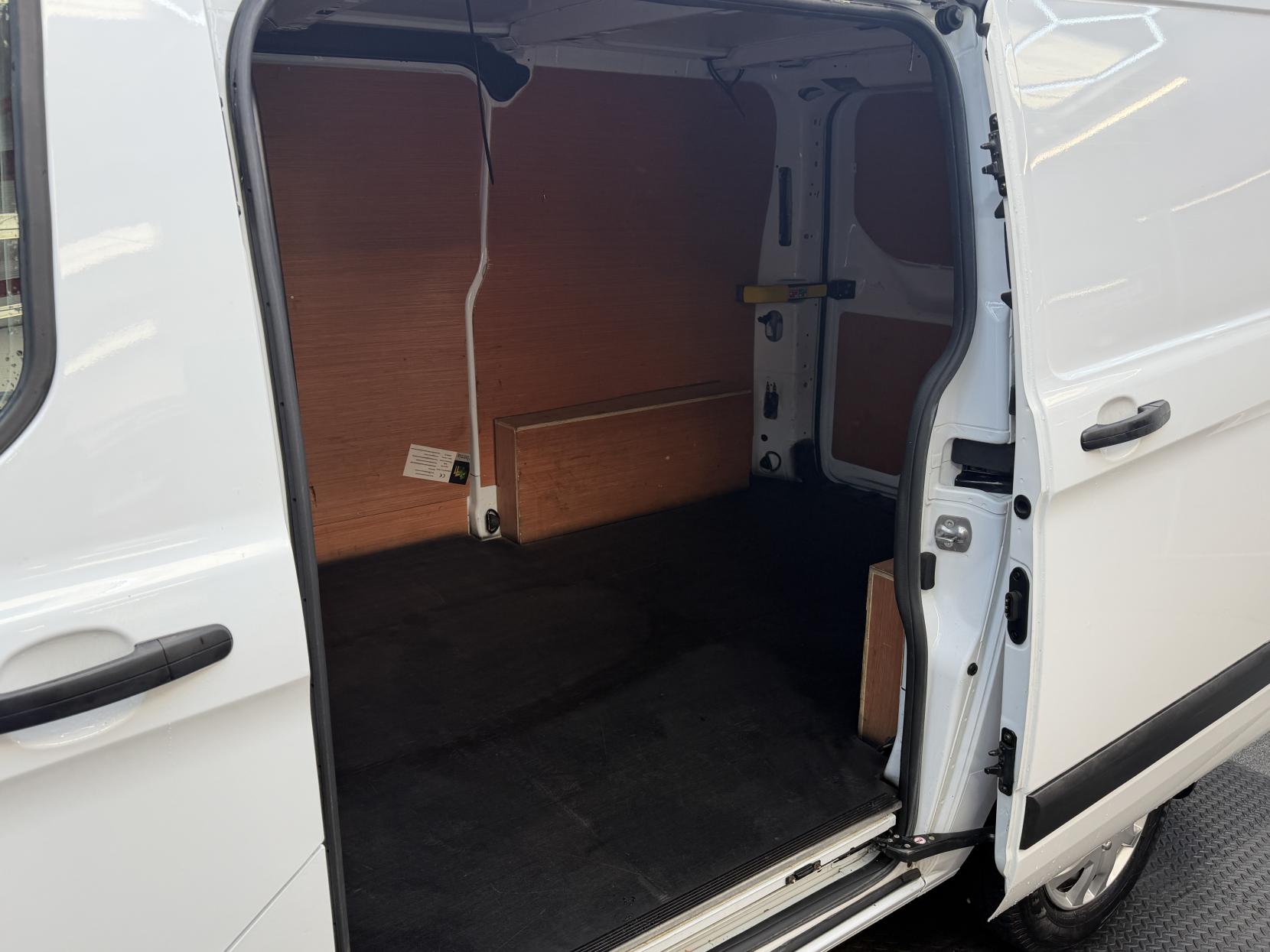 2023 Ford Transit Custom 2.0 300 EcoBlue Trend Panel Van 5dr Diesel Manual L1 H1 Euro 6 (s/s) (130 ps) - Thumbnail 11