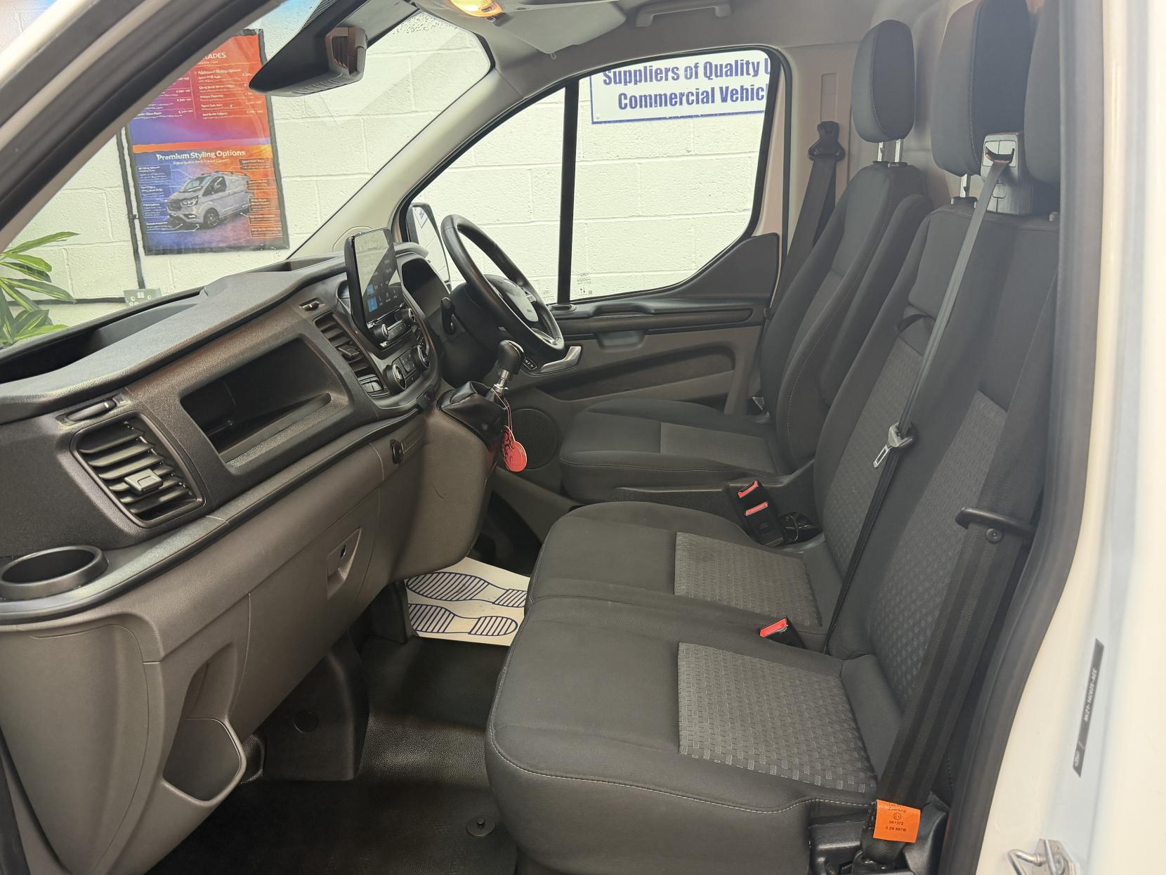 2023 Ford Transit Custom 2.0 300 EcoBlue Trend Panel Van 5dr Diesel Manual L1 H1 Euro 6 (s/s) (130 ps) - Thumbnail 14