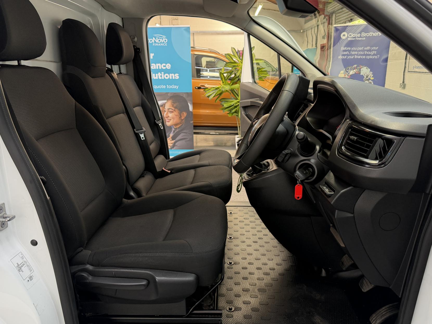 2023 Renault Trafic 2.0 dCi Blue LL30 Advance Panel Van 5dr Diesel Manual L2 H1 Euro 6 (s/s) (130 ps) - Thumbnail 8