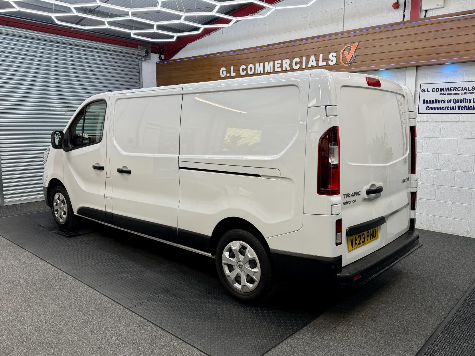 2023 Renault Trafic 2.0 dCi Blue LL30 Advance Panel Van 5dr Diesel Manual L2 H1 Euro 6 (s/s) (130 ps) - Thumbnail 4