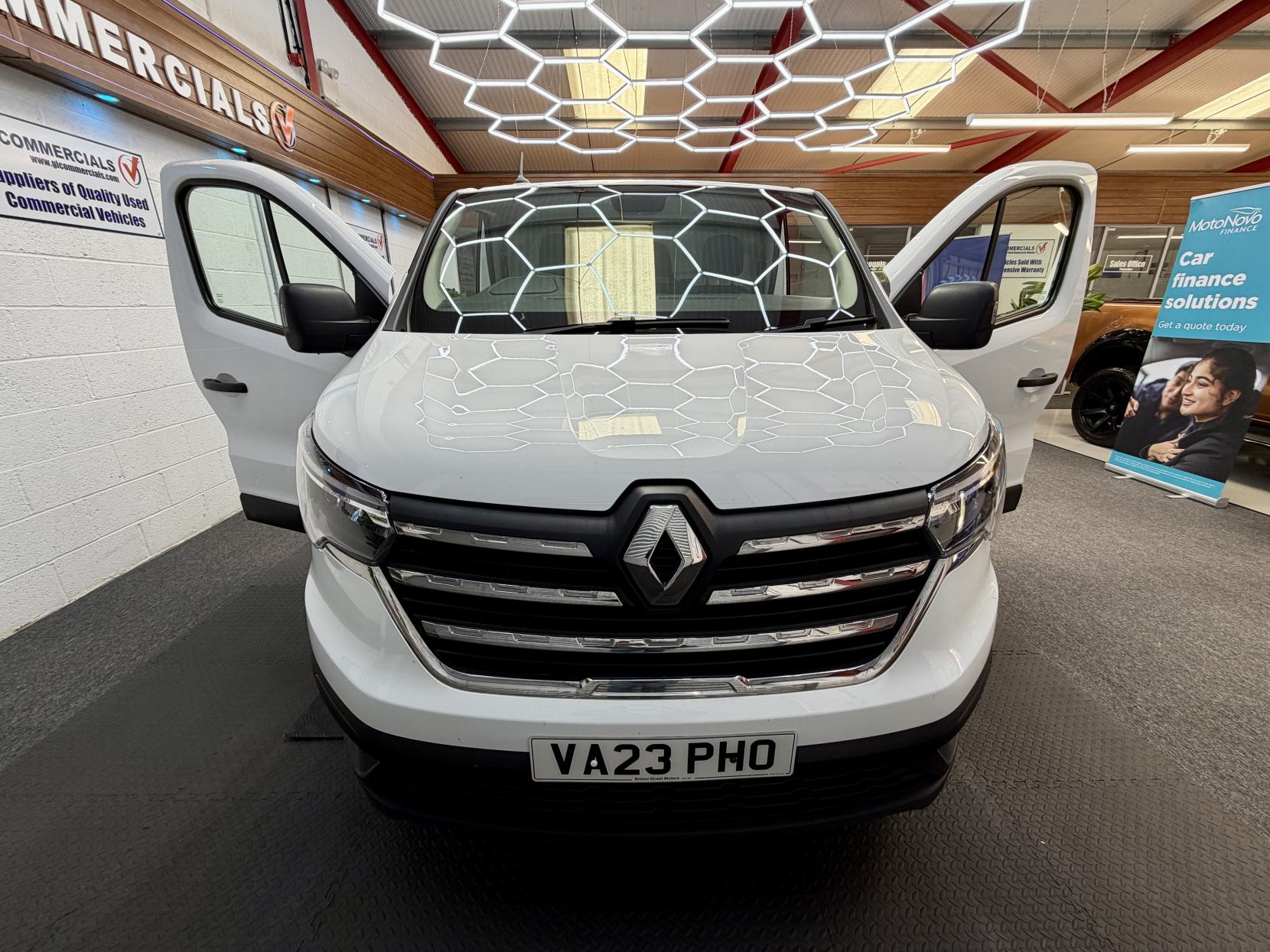 2023 Renault Trafic 2.0 dCi Blue LL30 Advance Panel Van 5dr Diesel Manual L2 H1 Euro 6 (s/s) (130 ps) - Thumbnail 3