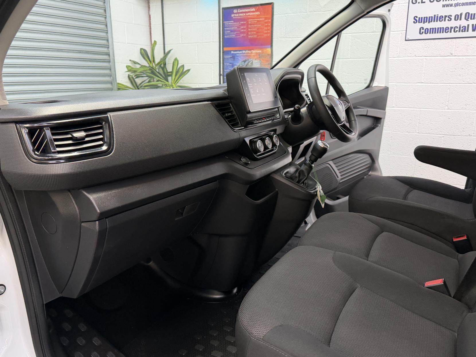 2023 Renault Trafic 2.0 dCi Blue LL30 Advance Panel Van 5dr Diesel Manual L2 H1 Euro 6 (s/s) (130 ps) - Thumbnail 15