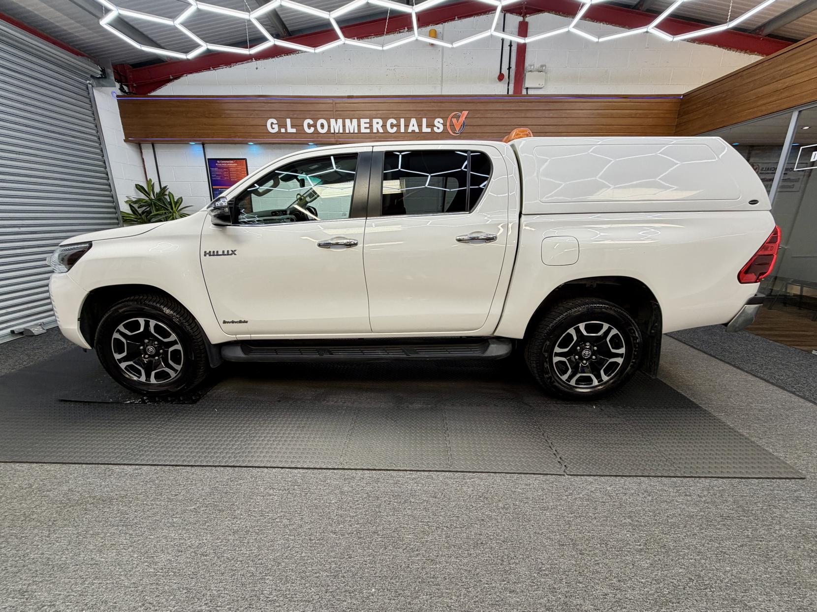 2022 Toyota Hilux - Thumbnail 2