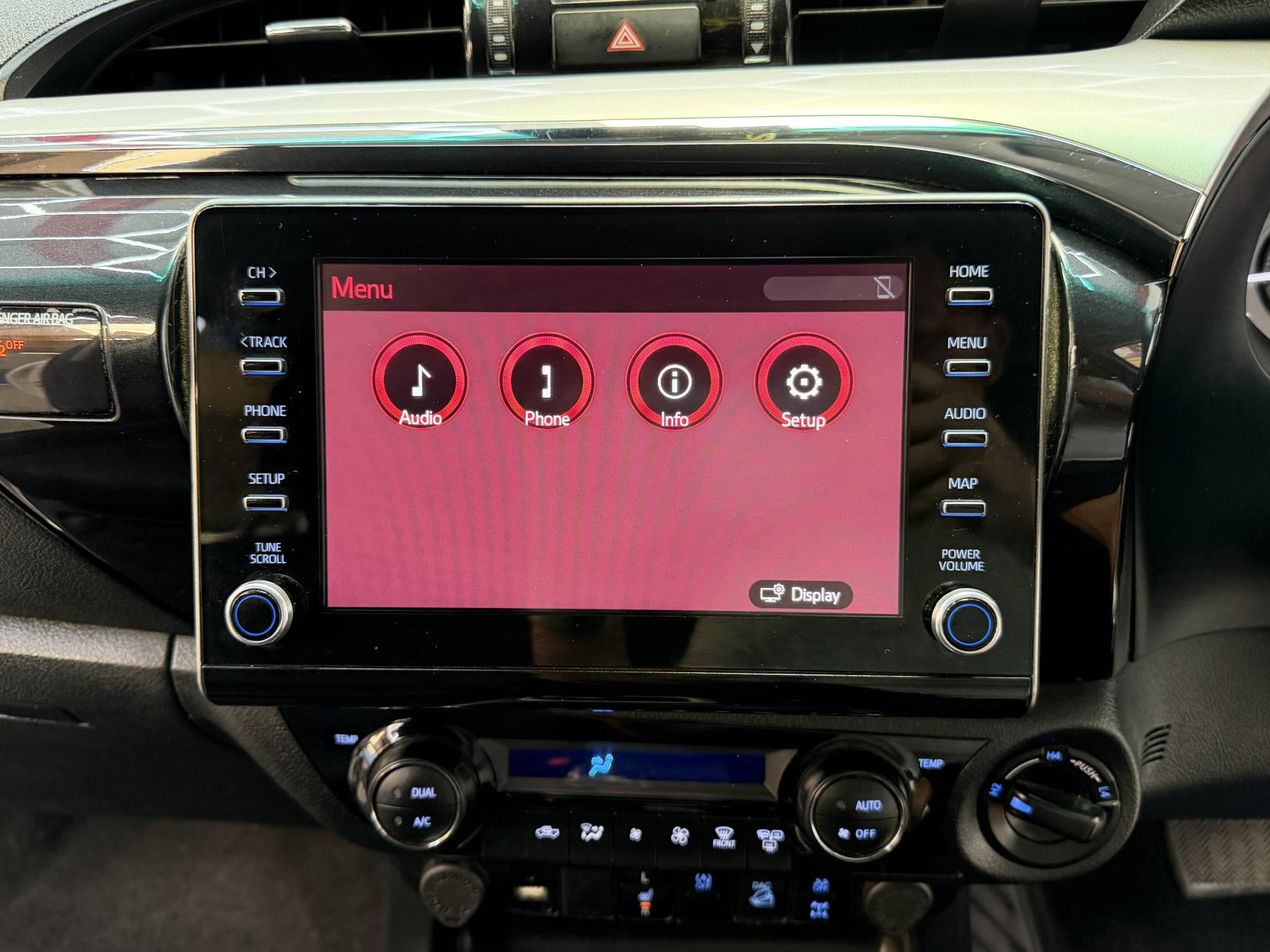 2022 Toyota Hilux - Thumbnail 13