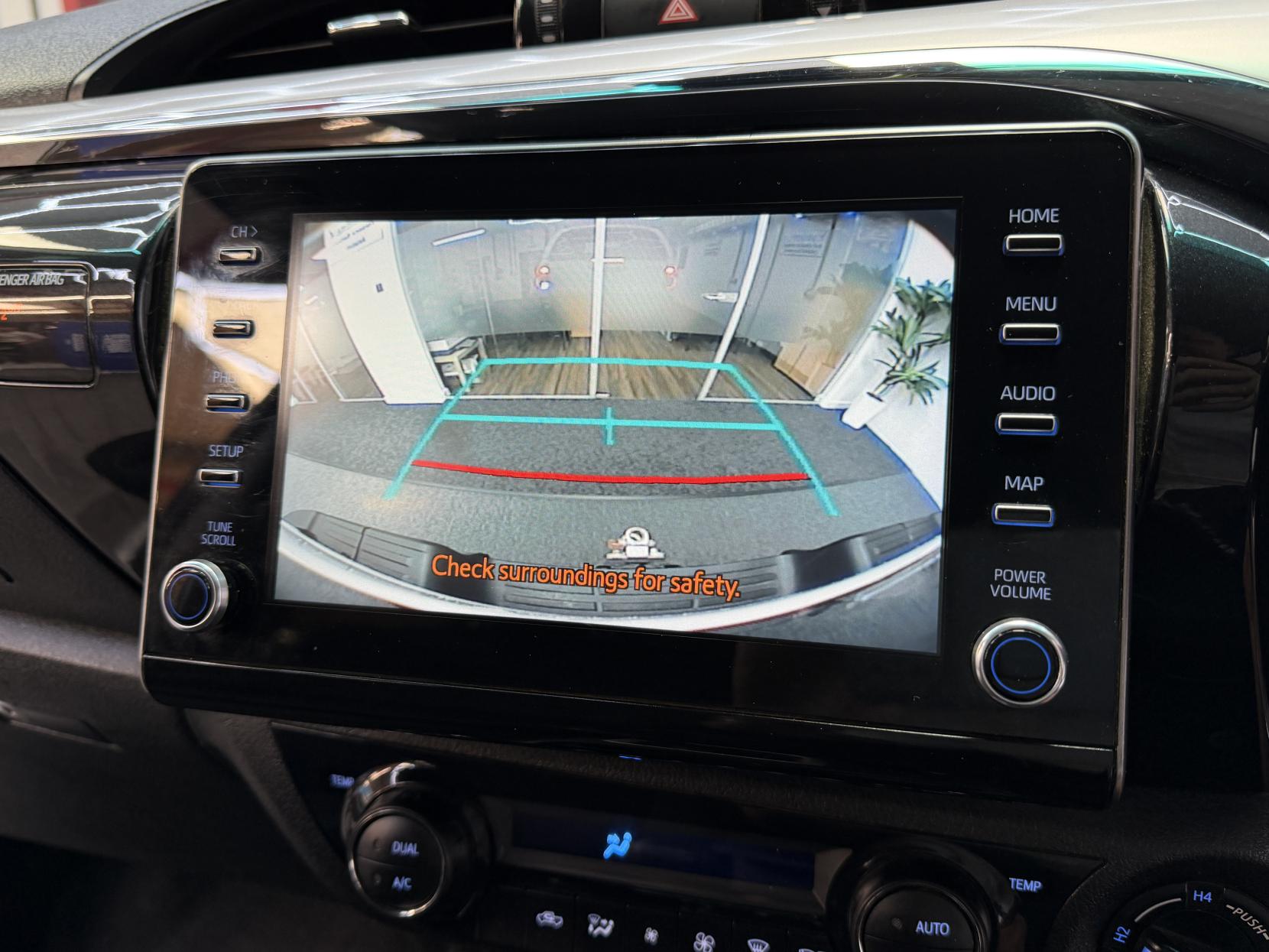 2022 Toyota Hilux - Thumbnail 11