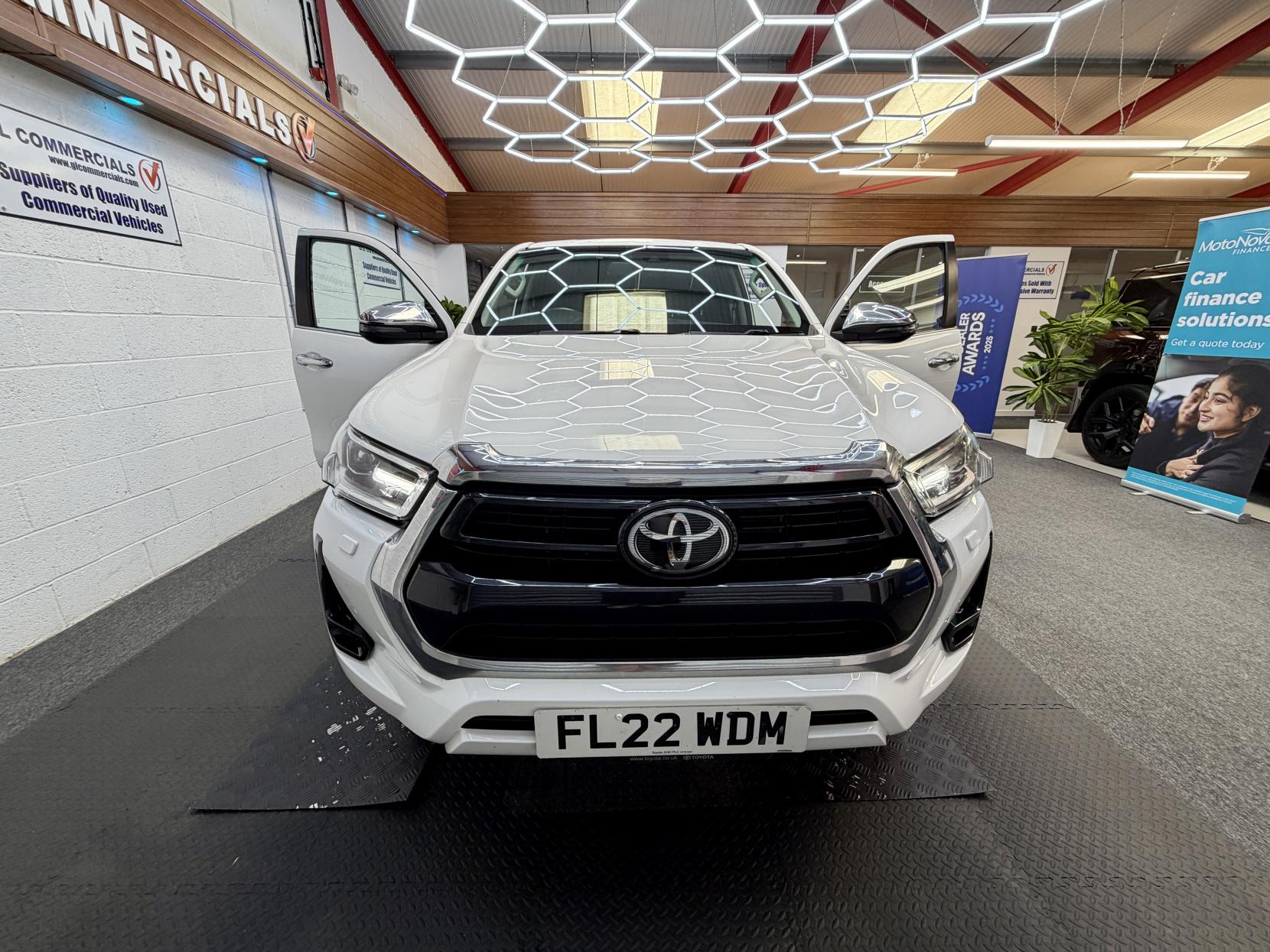 2022 Toyota Hilux - Thumbnail 3