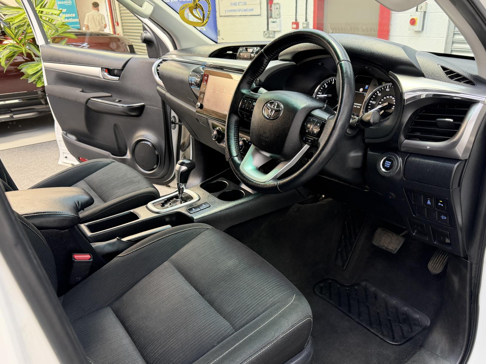 2022 Toyota Hilux - Thumbnail 9