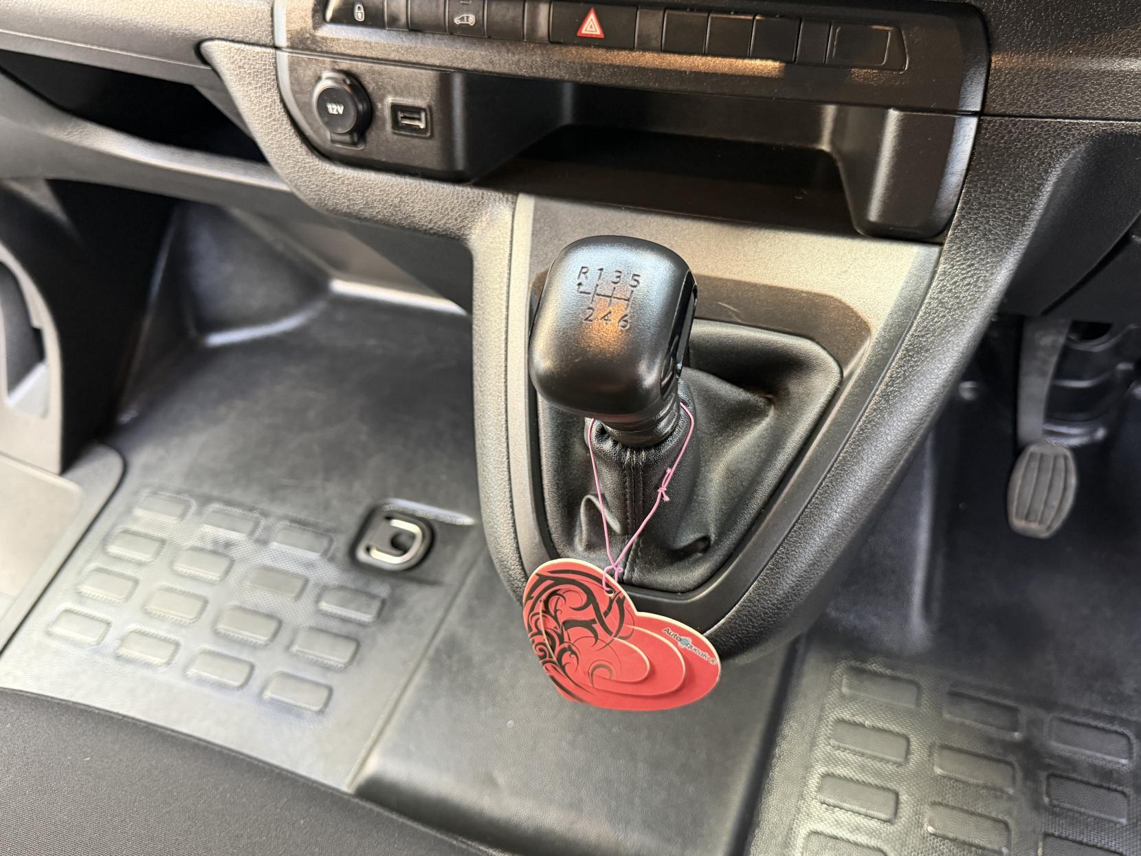 2023 Vauxhall Vivaro 1.5 Turbo D 2900 Pro Panel Van 6dr Diesel Manual L2 H1 Euro 6 (s/s) (100 ps) - Thumbnail 23
