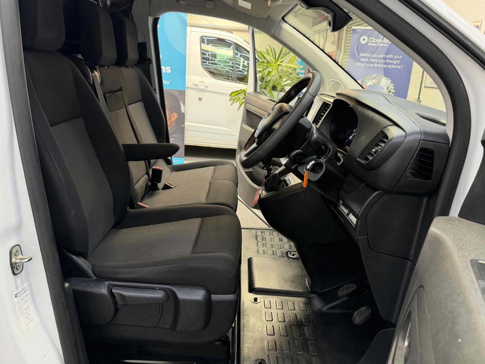 2023 Vauxhall Vivaro 1.5 Turbo D 2900 Pro Panel Van 6dr Diesel Manual L2 H1 Euro 6 (s/s) (100 ps) - Thumbnail 15