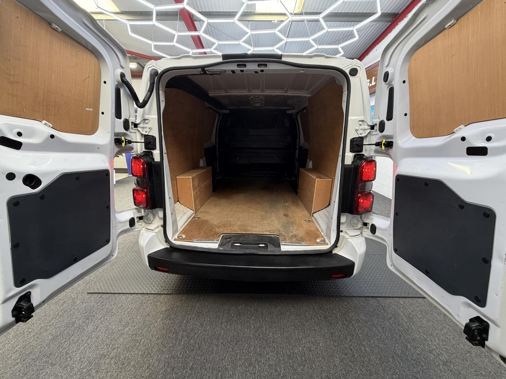 2023 Vauxhall Vivaro 1.5 Turbo D 2900 Pro Panel Van 6dr Diesel Manual L2 H1 Euro 6 (s/s) (100 ps) - Thumbnail 14