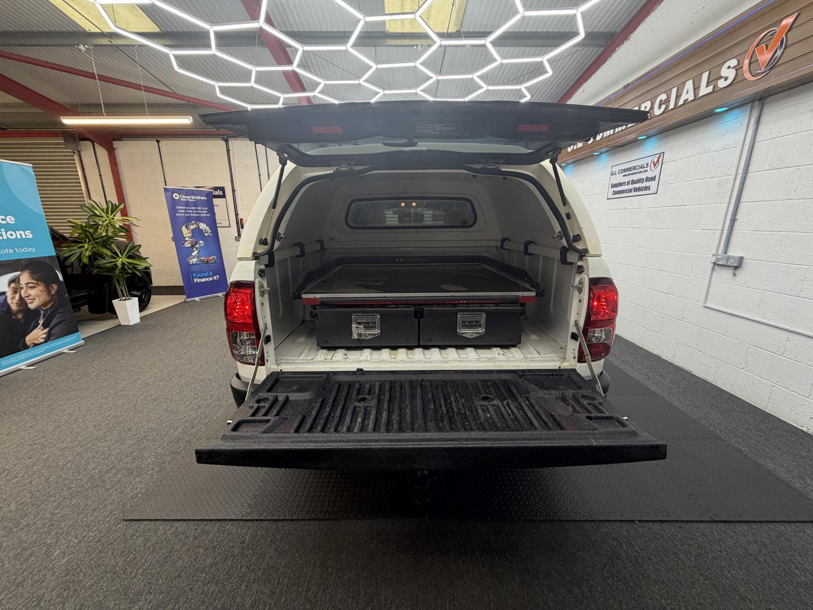 2021 Toyota Hilux - Thumbnail 8
