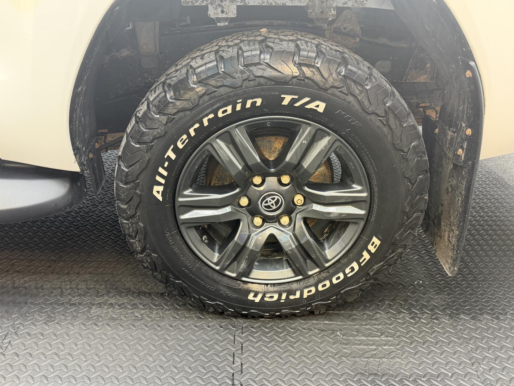 2021 Toyota Hilux - Thumbnail 14