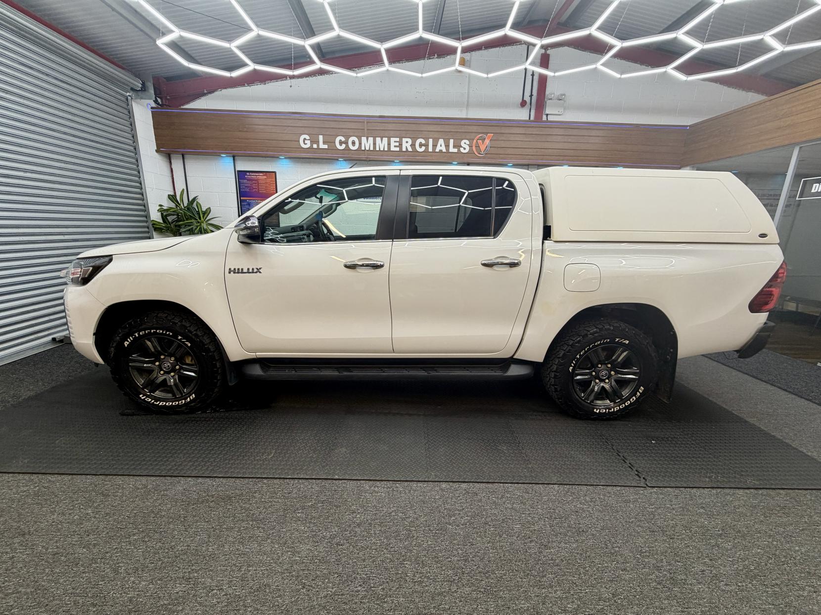 2021 Toyota Hilux - Thumbnail 2