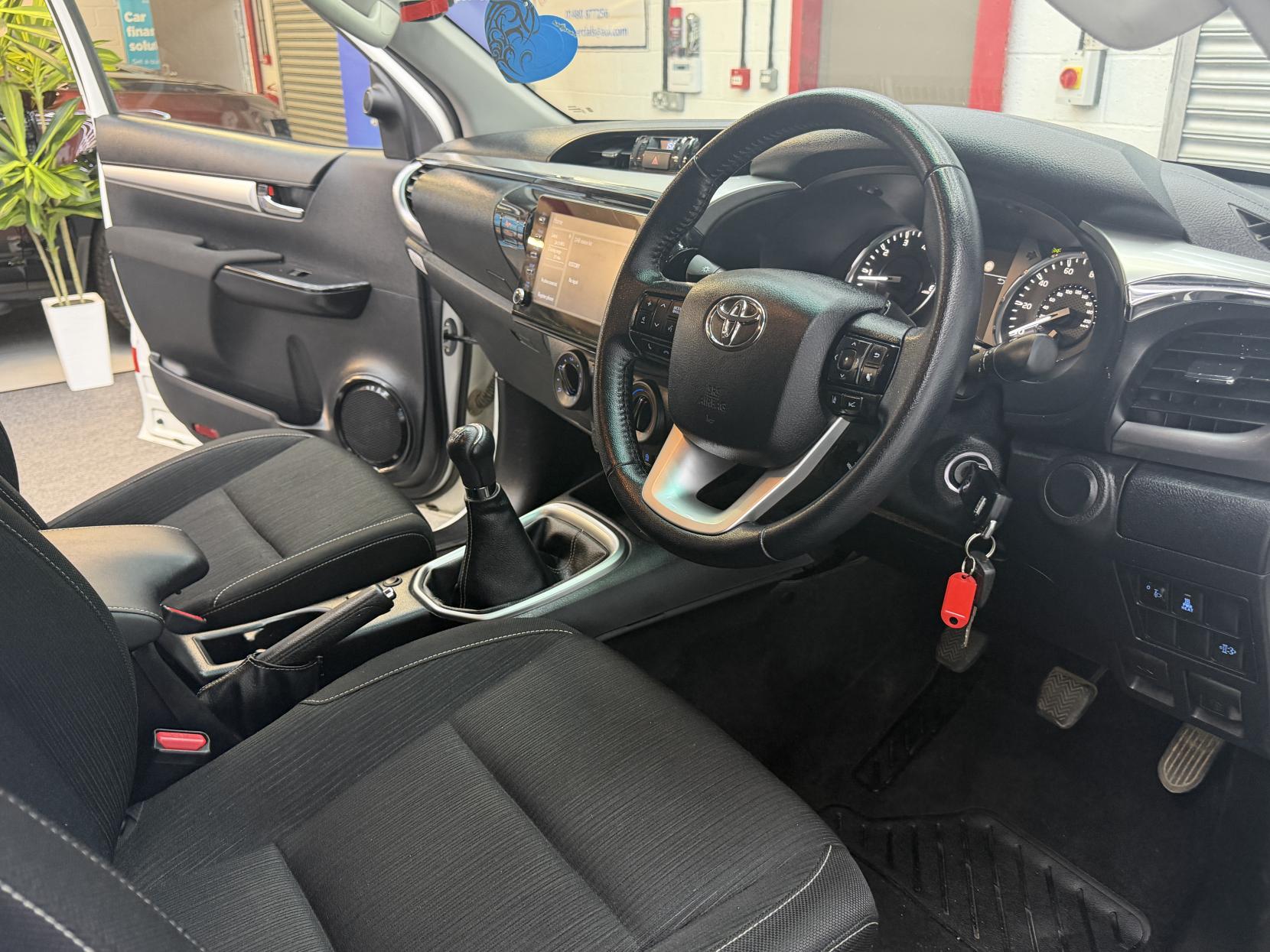 2021 Toyota Hilux - Thumbnail 18