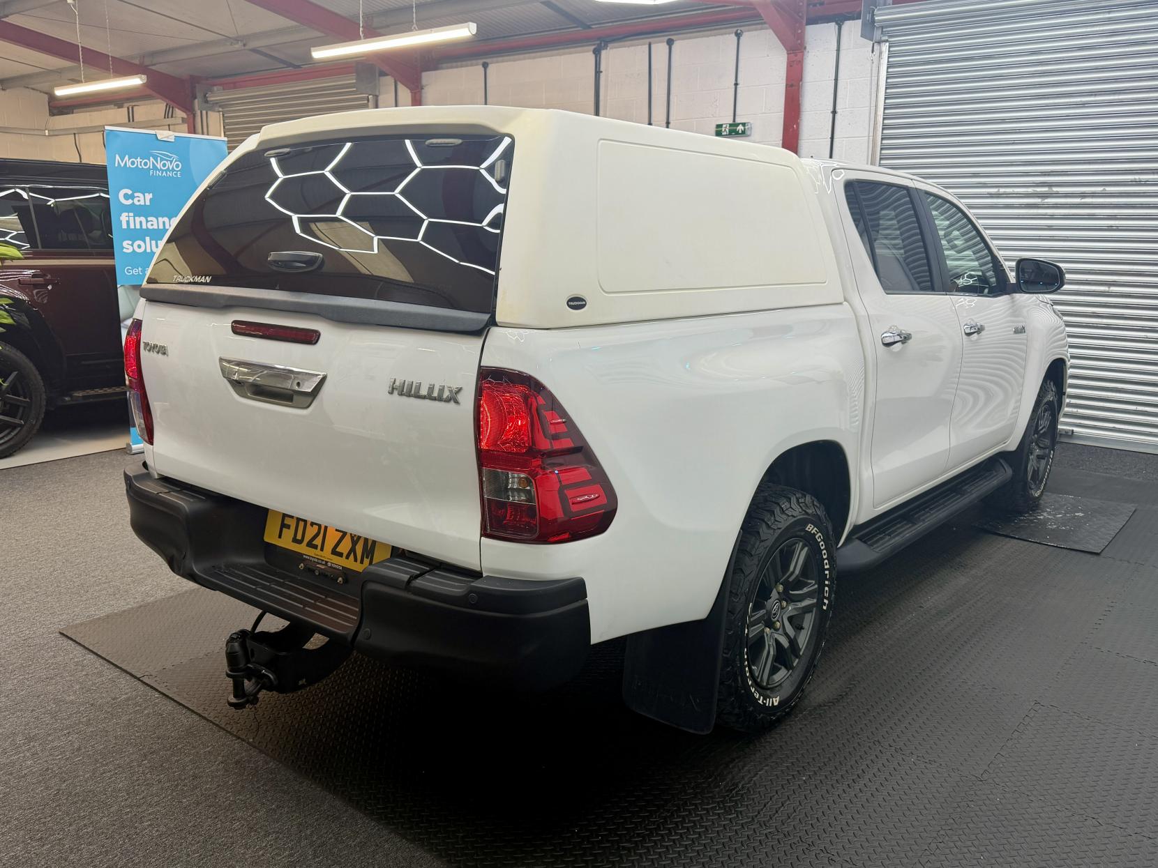 2021 Toyota Hilux - Thumbnail 5