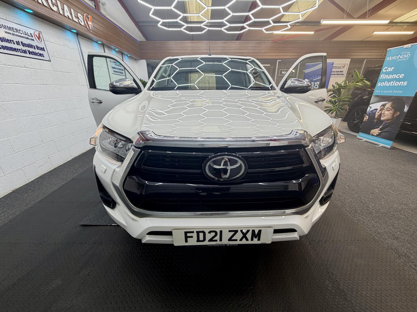 2021 Toyota Hilux - Thumbnail 3