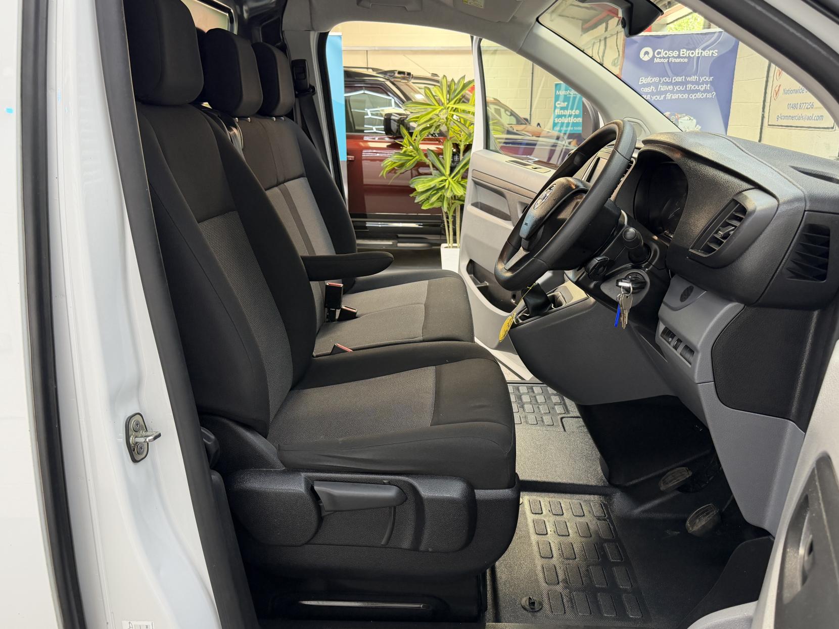 2022 Vauxhall Vivaro 1.5 Turbo D 2900 Dynamic Panel Van 6dr Diesel Manual L2 H1 Euro 6 (s/s) (100 ps) - Thumbnail 8