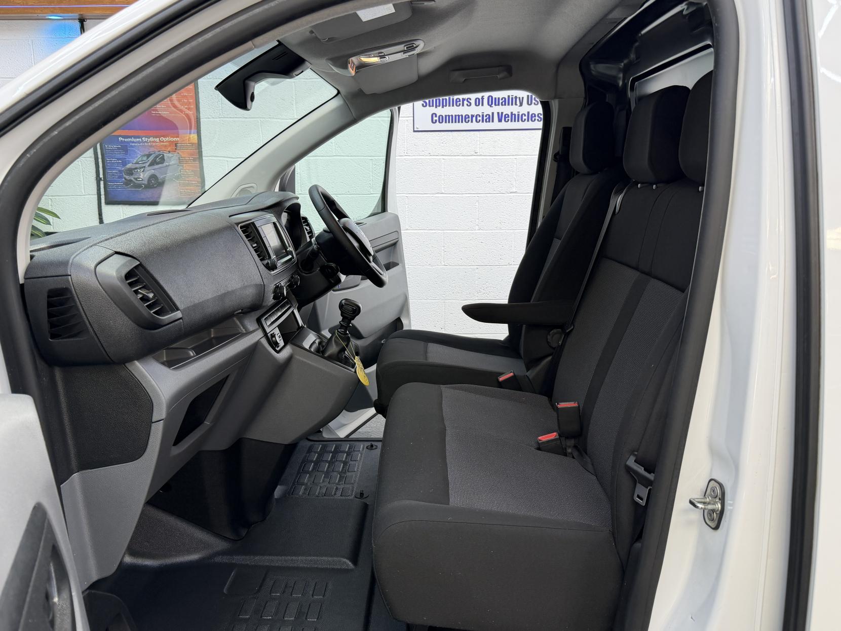 2022 Vauxhall Vivaro 1.5 Turbo D 2900 Dynamic Panel Van 6dr Diesel Manual L2 H1 Euro 6 (s/s) (100 ps) - Thumbnail 9