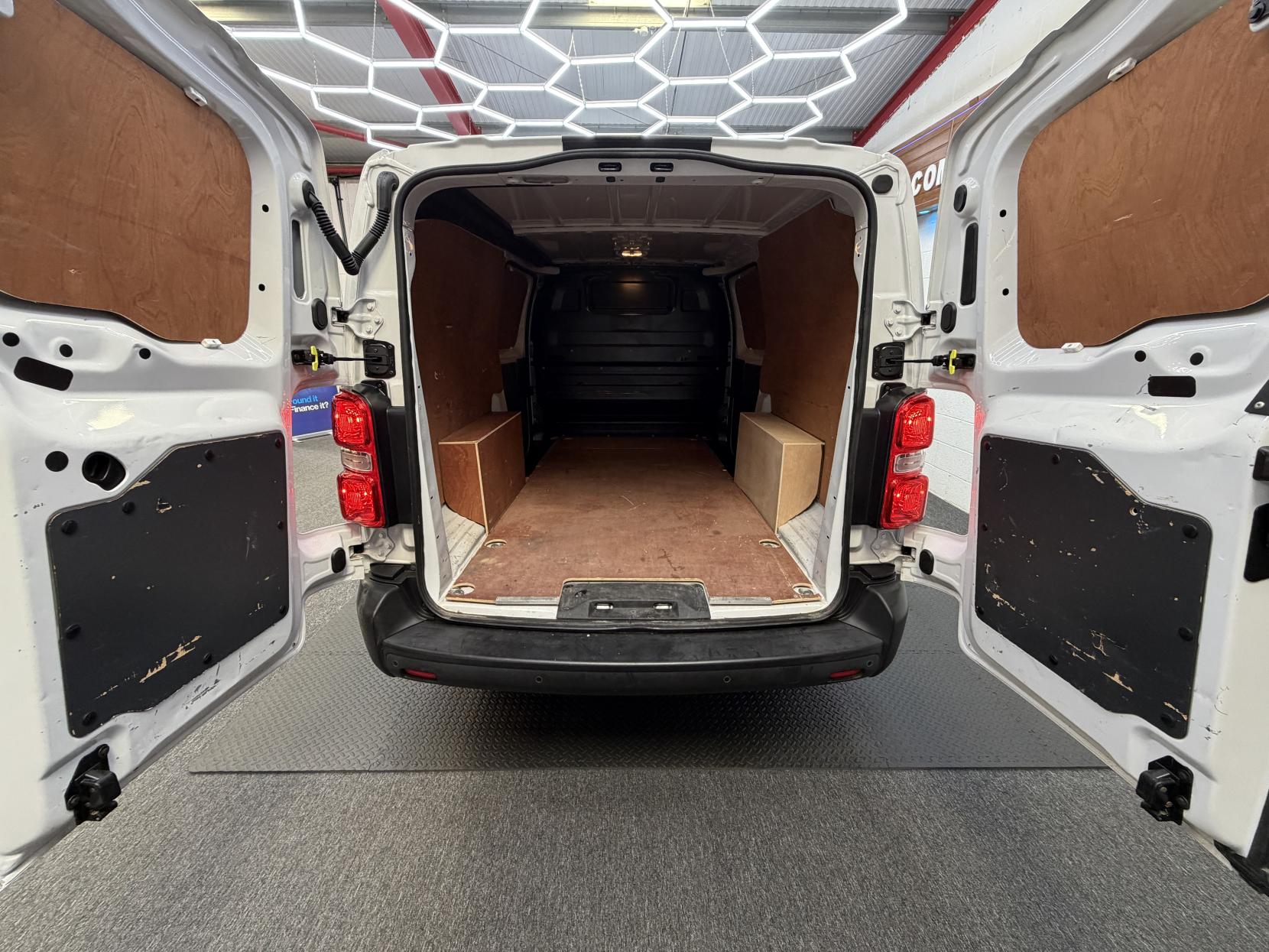 2022 Vauxhall Vivaro 1.5 Turbo D 2900 Dynamic Panel Van 6dr Diesel Manual L2 H1 Euro 6 (s/s) (100 ps) - Thumbnail 15