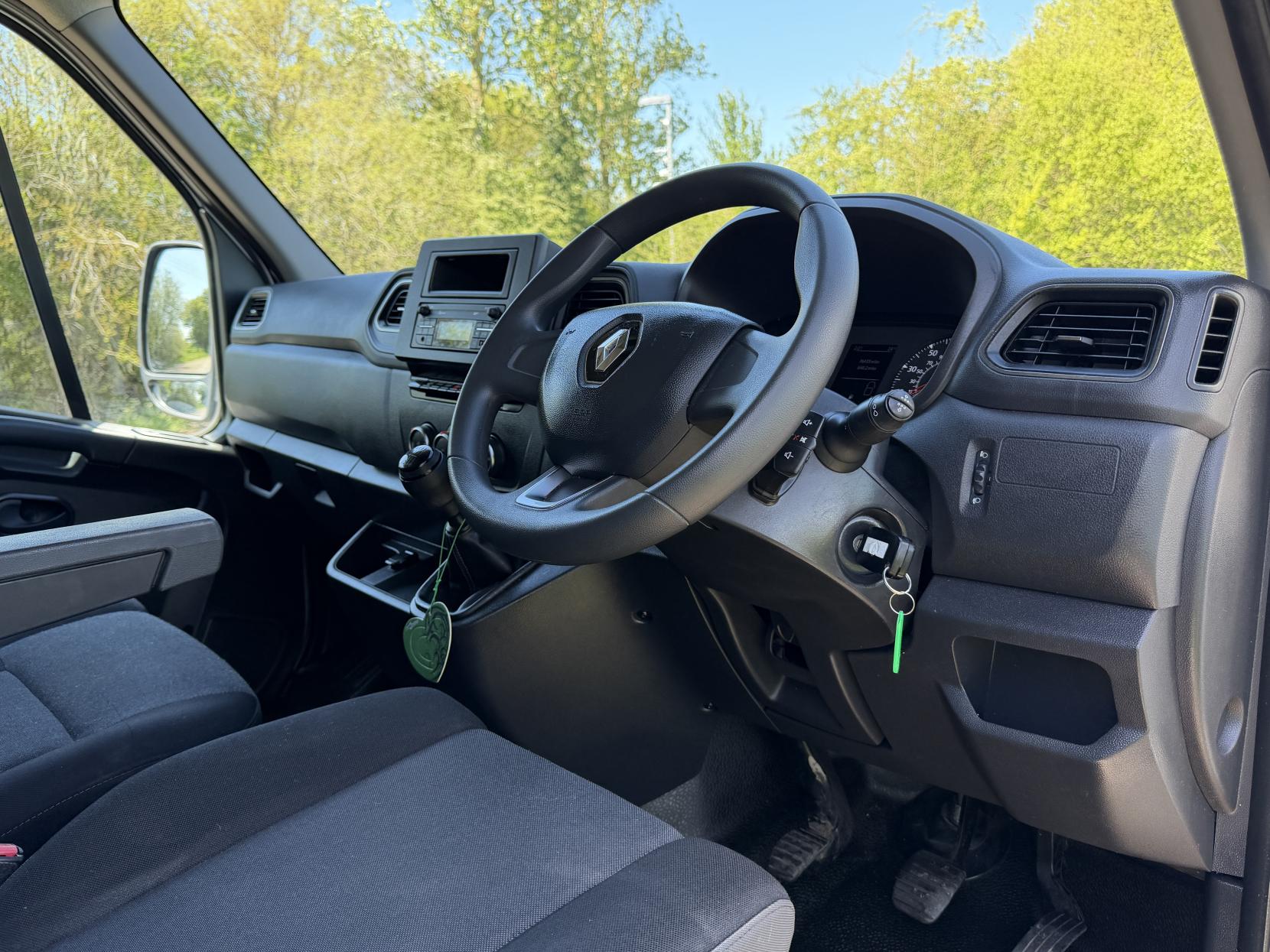 2023 Renault Master 2.3 dCi 35 Business+ Panel Van 4dr Diesel Manual FWD LWB Medium Roof Euro 6 (135 ps) - Thumbnail 12